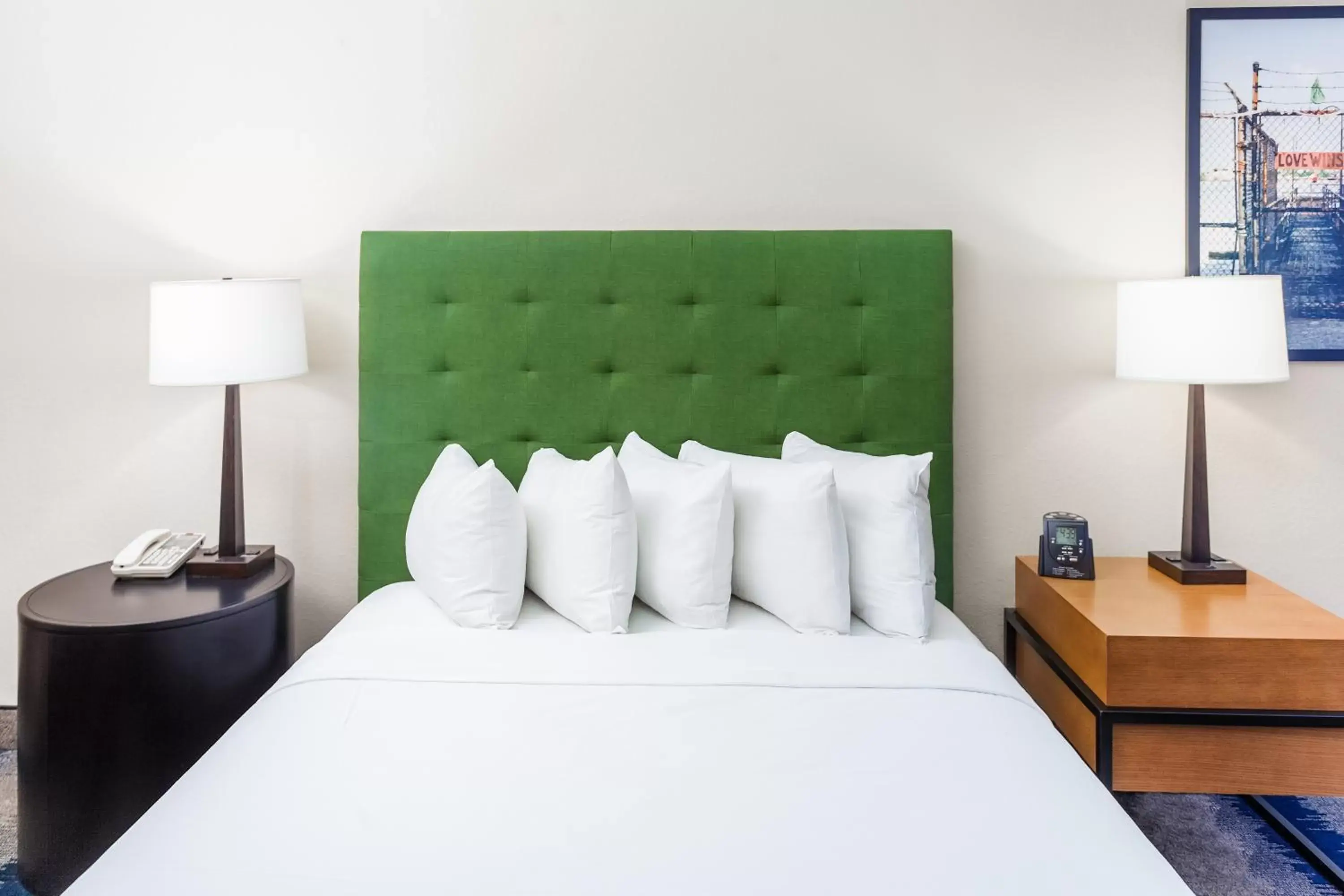 Queen Suite - single occupancy in The Mercantile Hotel