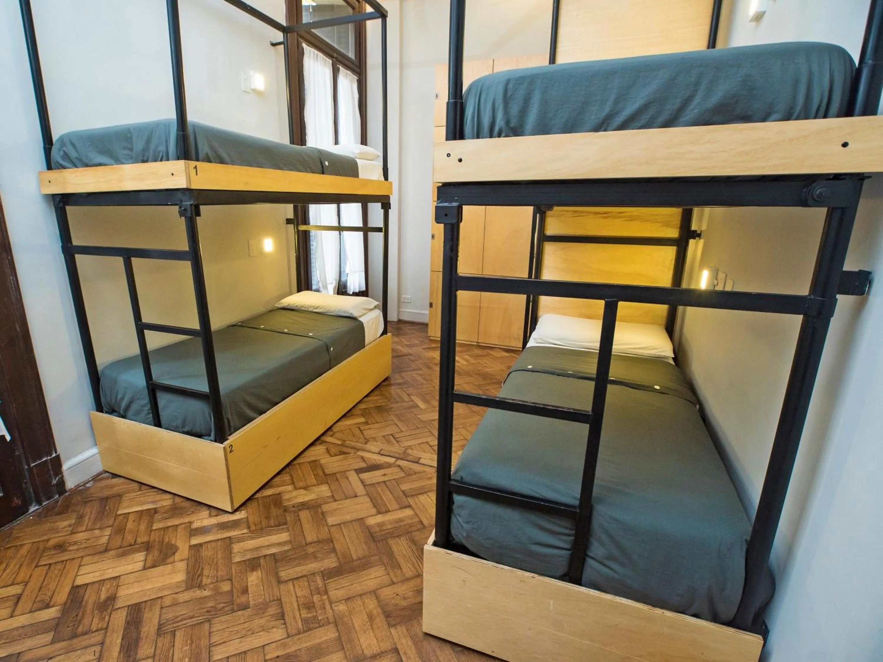 bunk bed, Bed in Milhouse Avenue