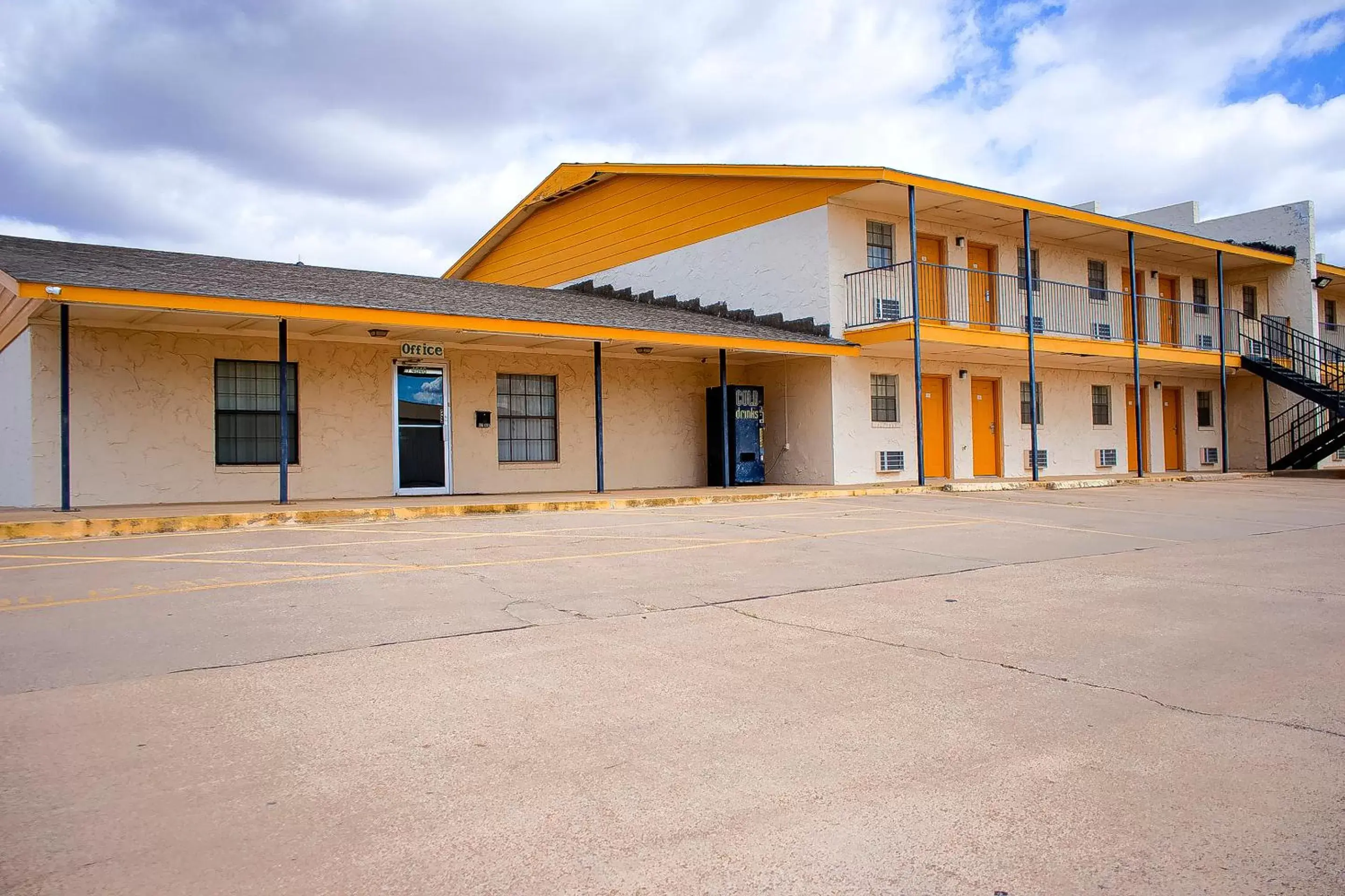 Facade/entrance, Property Building in OYO Hotel Duncan, OK - Hwy 81 Near Chisholm Casino