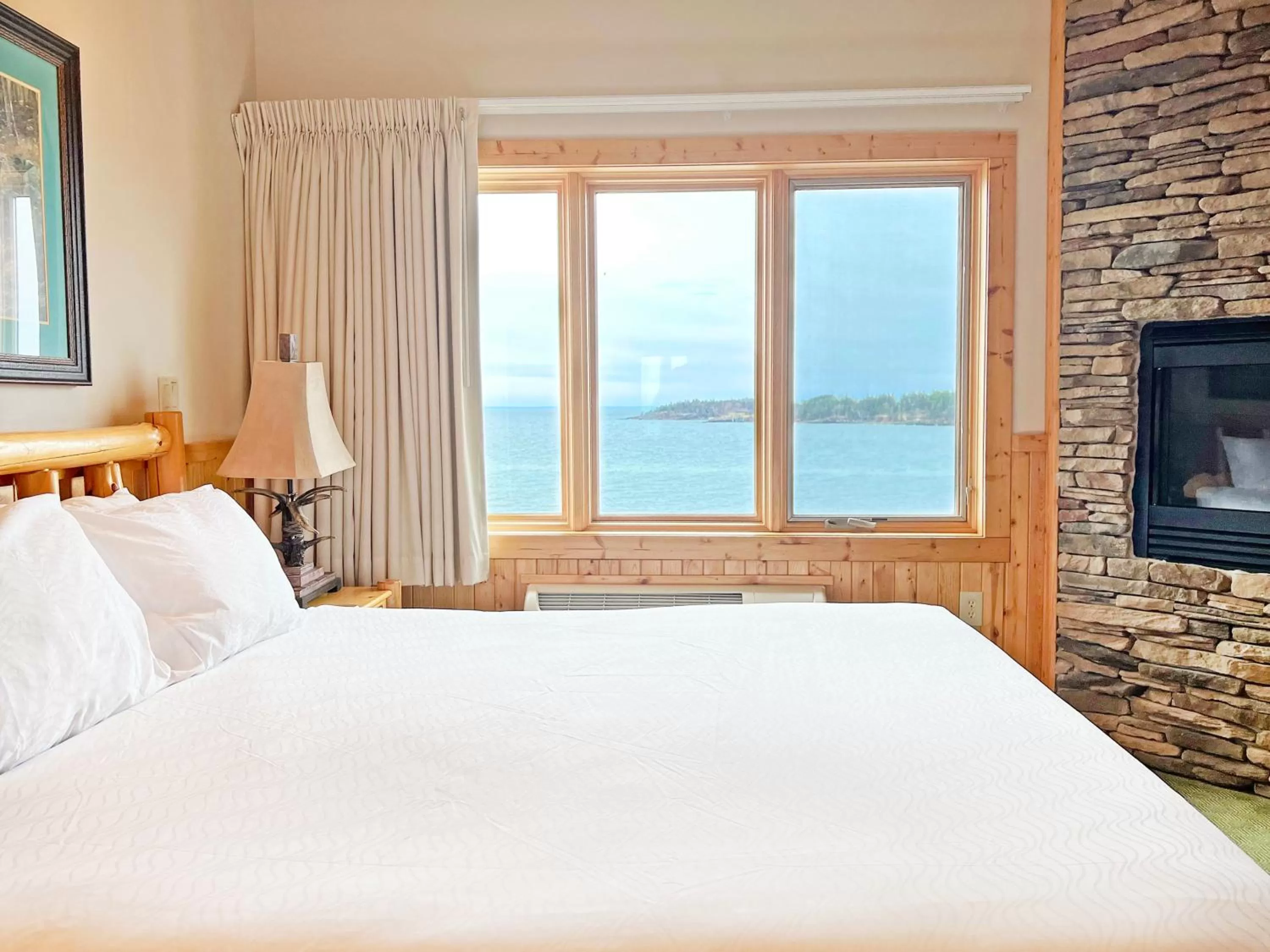 King Room with Spa Bath in Superior Shores Resort