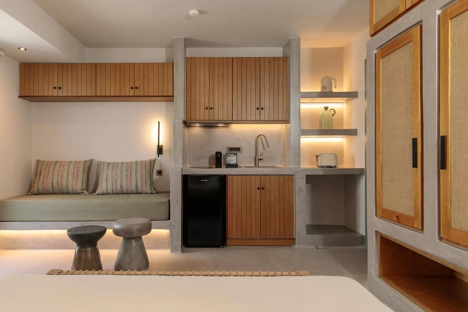 Bed, Kitchen/Kitchenette in Makava Suites Naxos