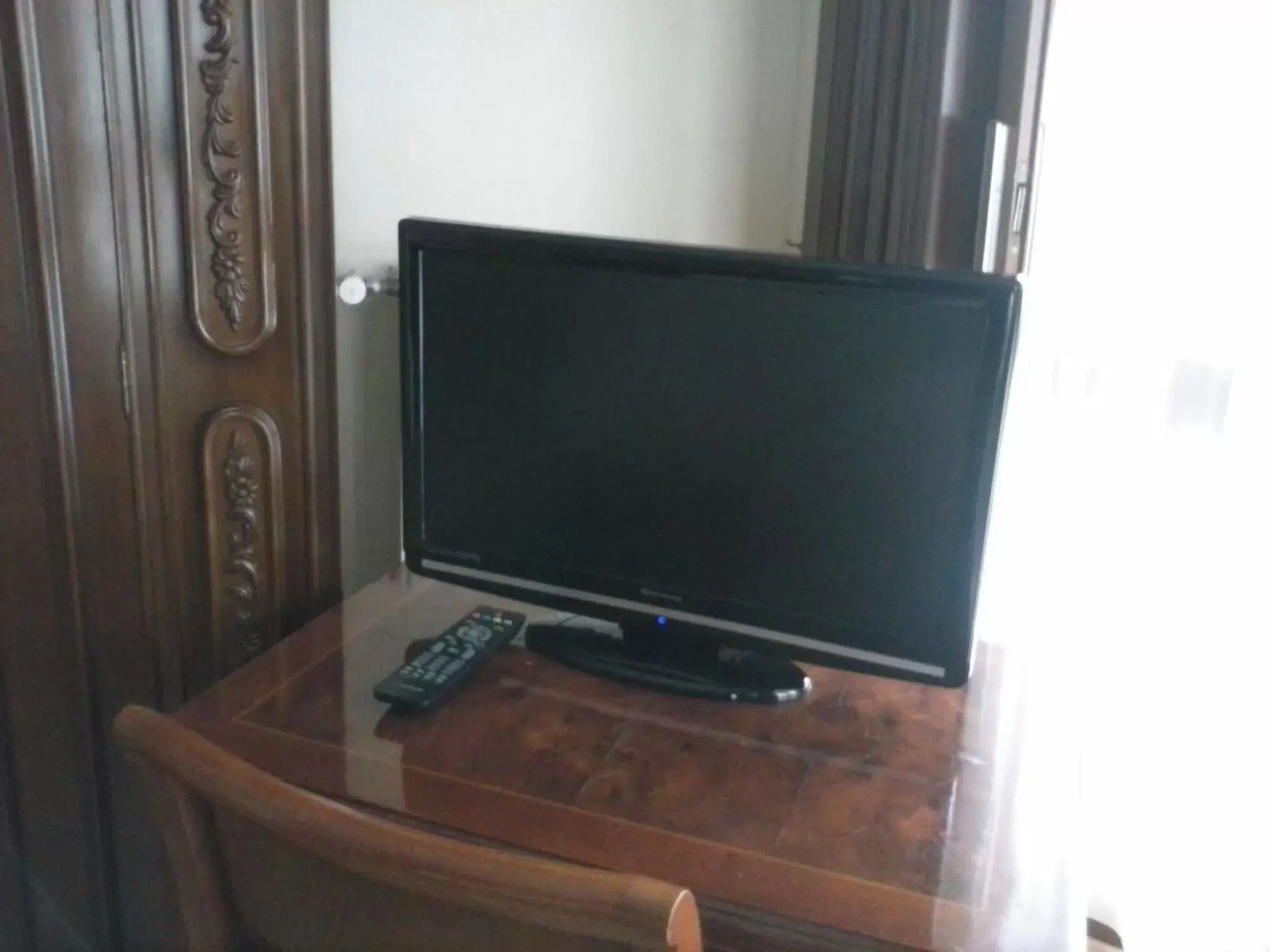 TV and multimedia, TV/Entertainment Center in Hotel Begoña