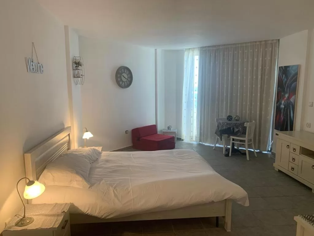 Bed in Raphael Apartments