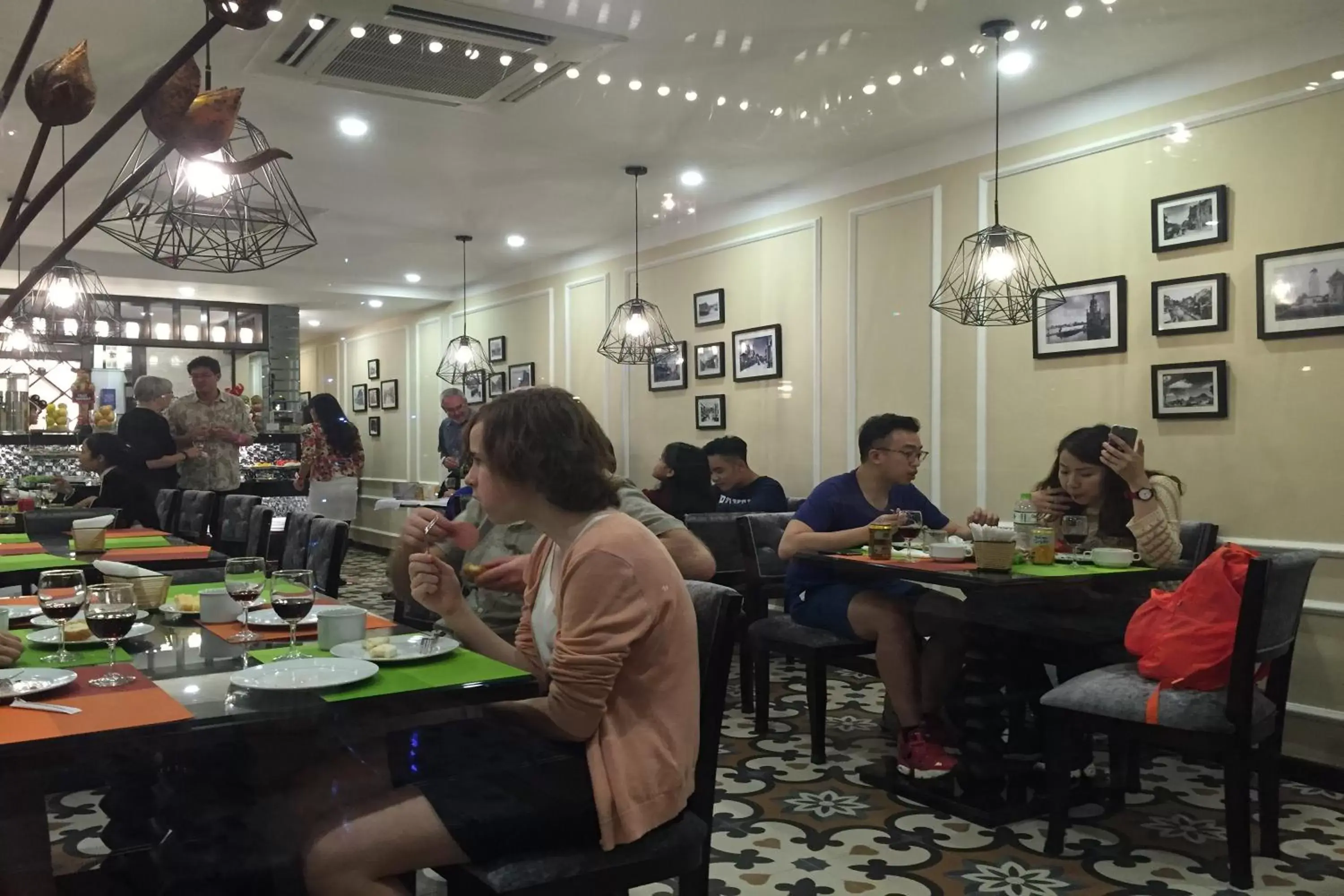 Restaurant/places to eat in Hanoi Marvellous Hotel & Spa