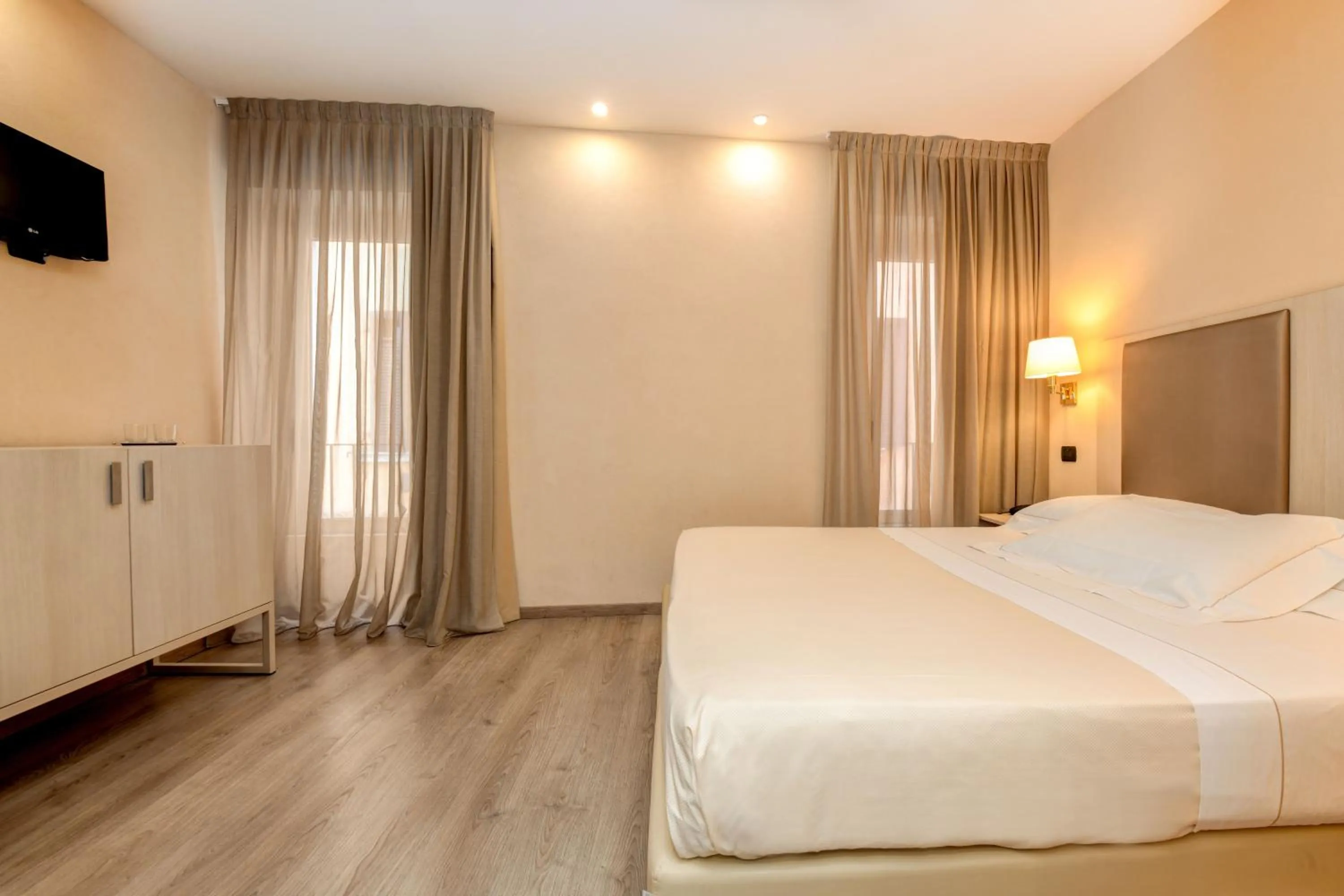 Bed in Hotel Tripoli