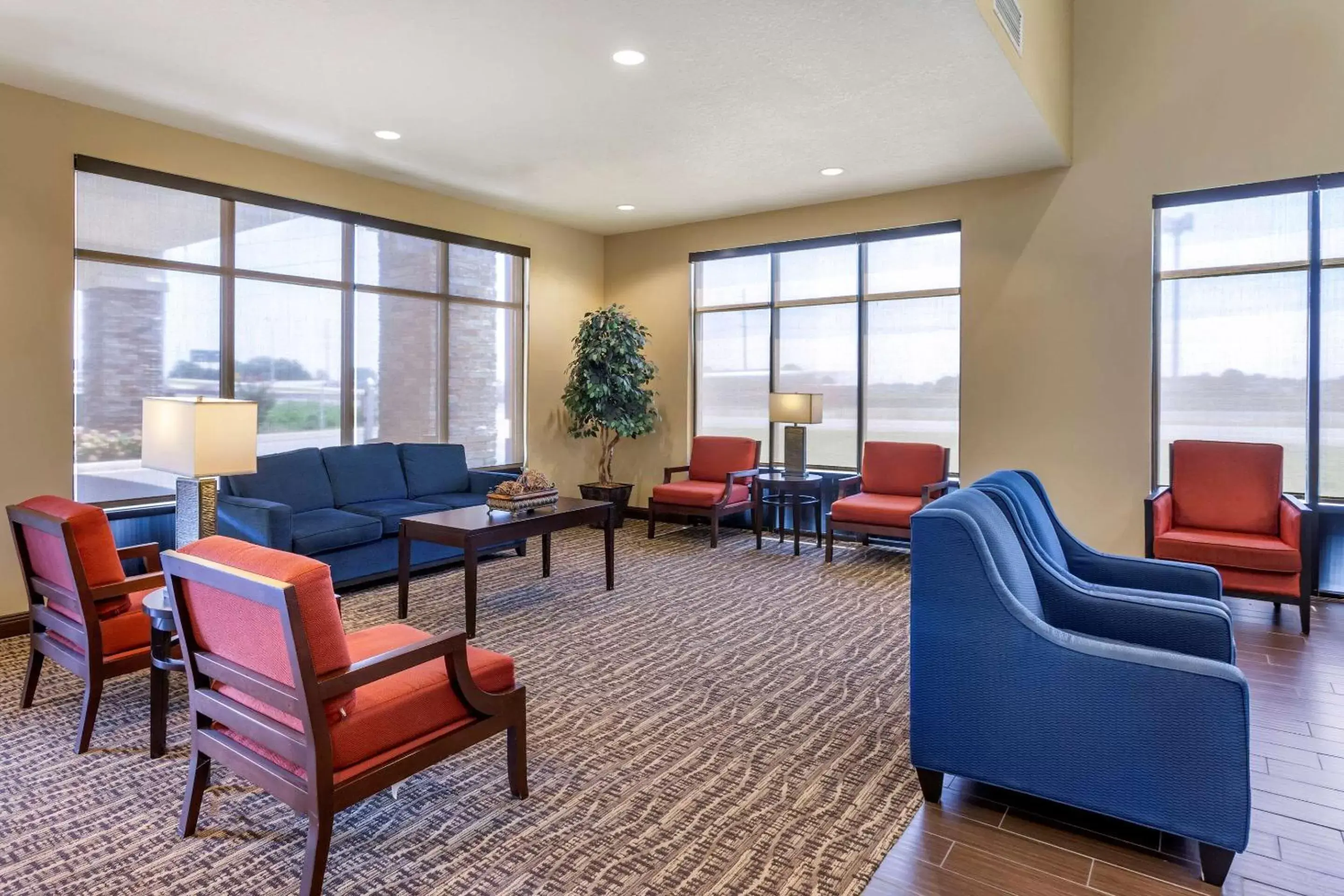 Lobby or reception in Comfort Suites Jonesboro University Area Lobby or reception in Comfort Suites Jonesboro University Area