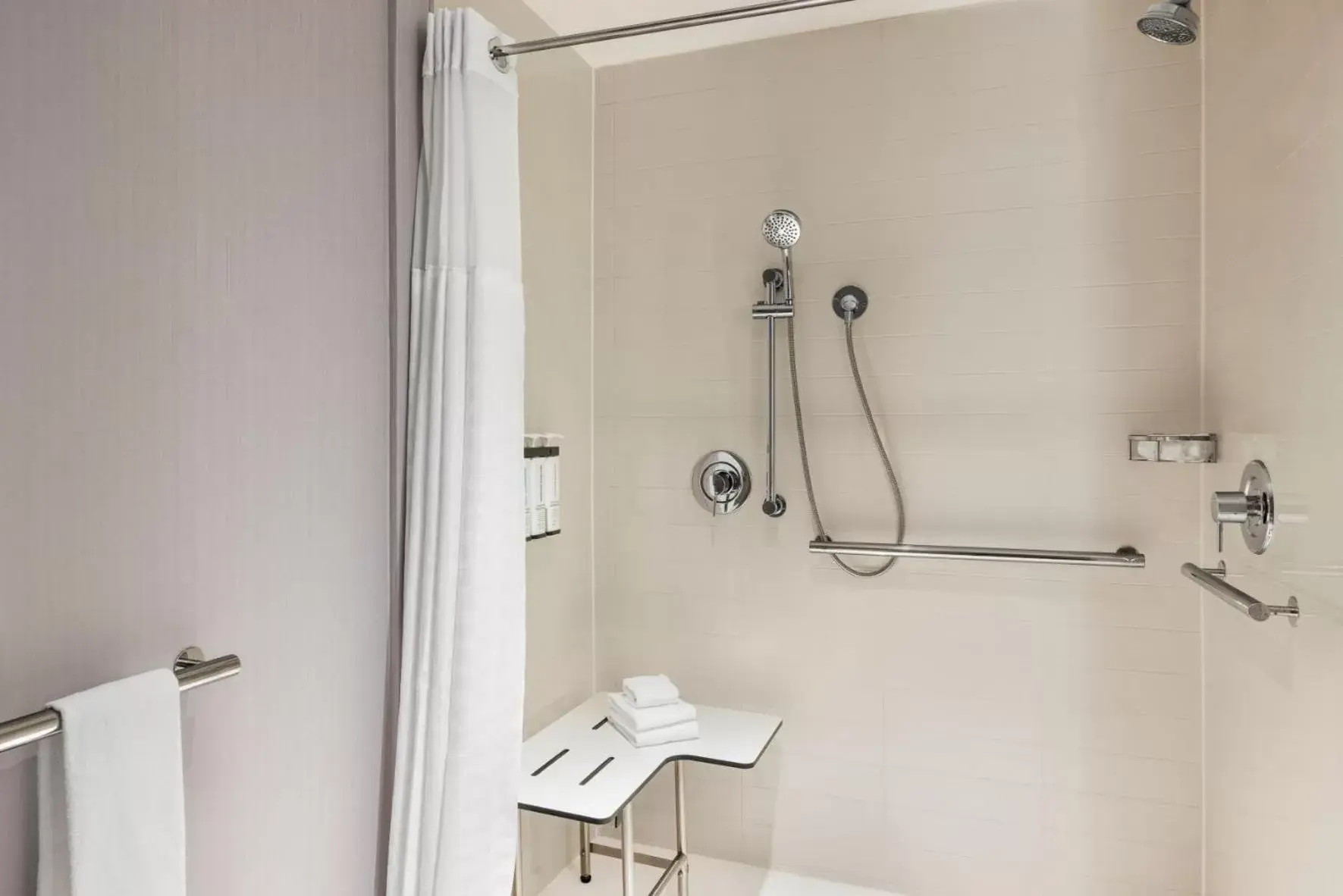 Shower, Bathroom in Hyatt Place Columbus Polaris