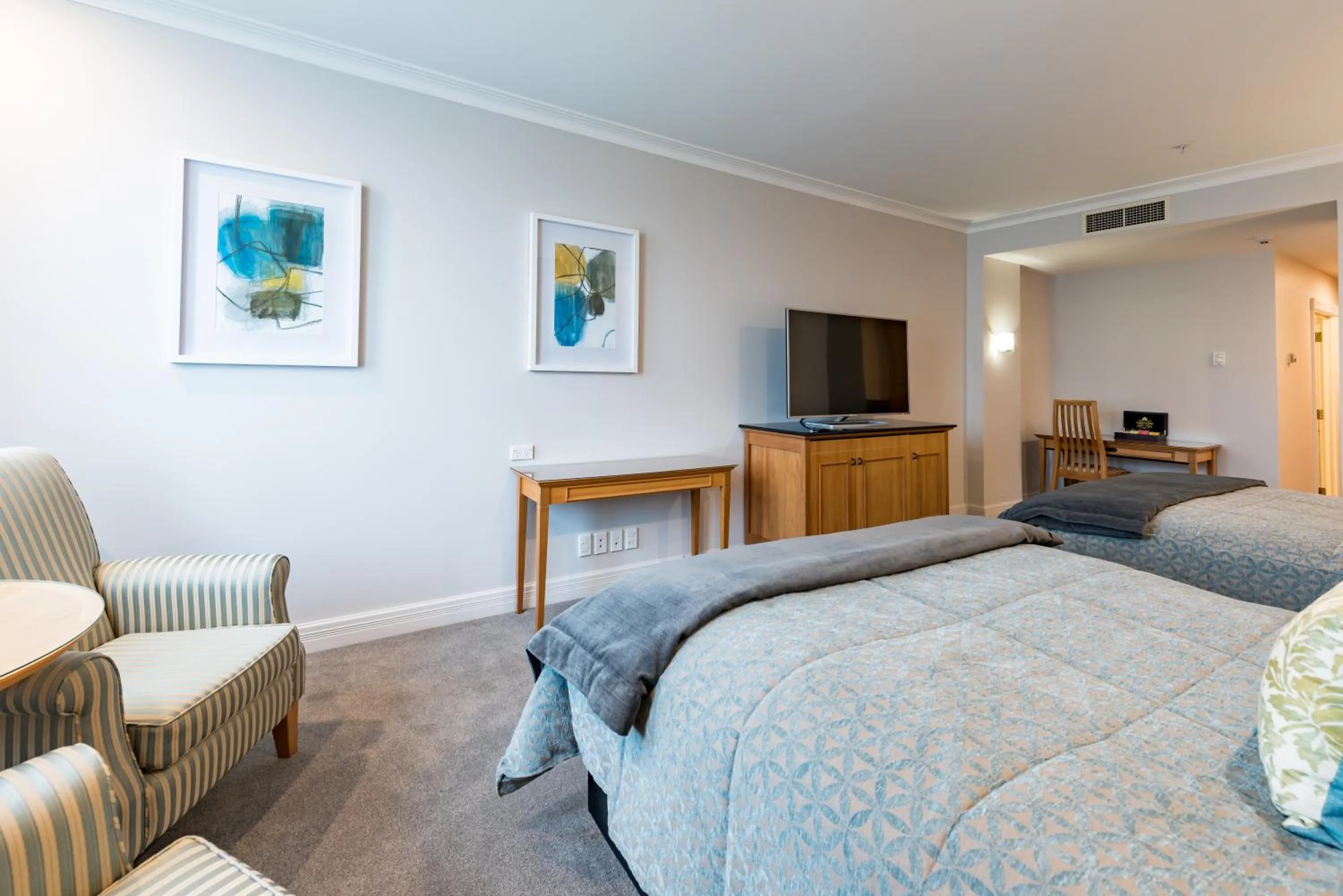 Photo of the whole room, Bed in Distinction Christchurch Hotel