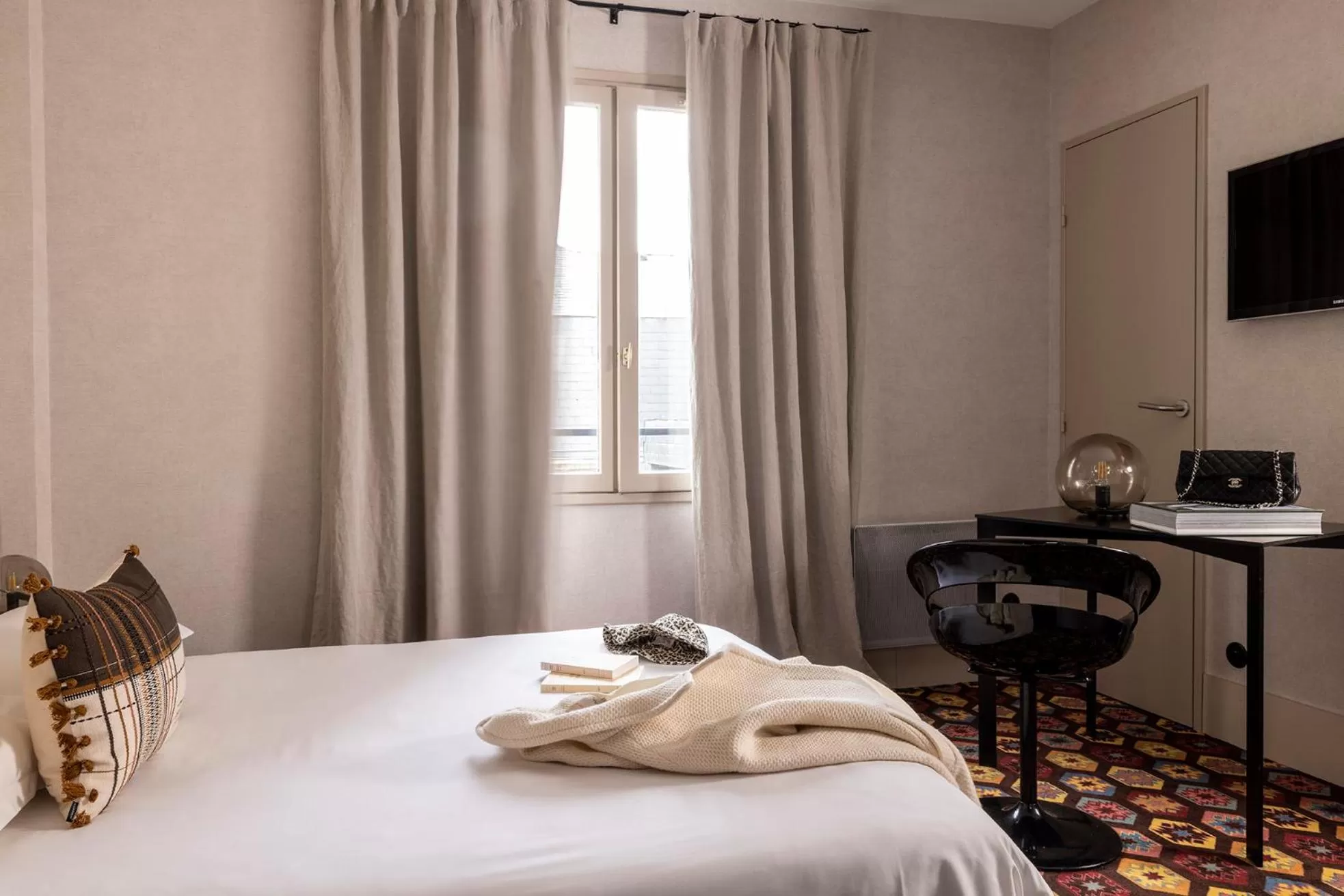 Bed in LHotel - face au château - boutique hôtel et séminaires