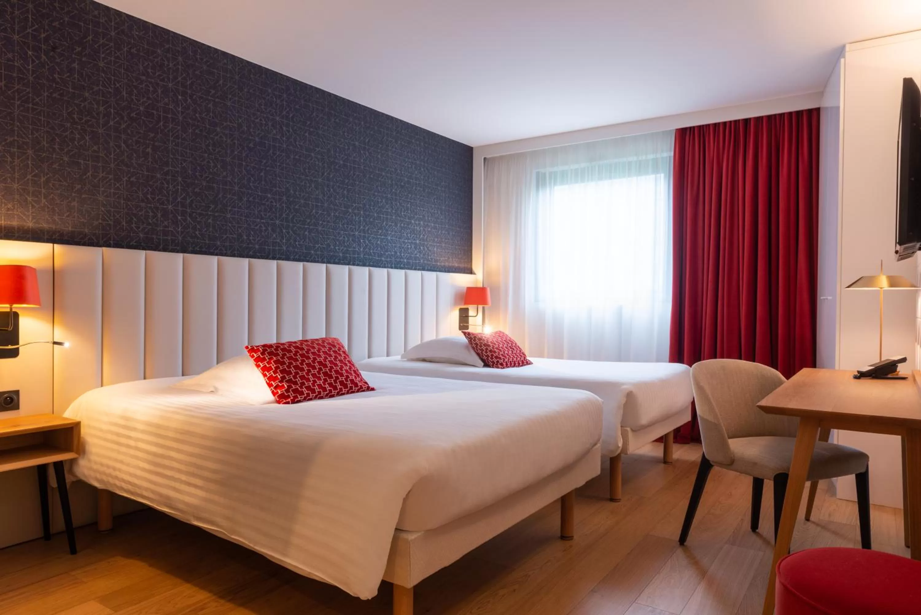 Bedroom, Bed in L'Amirauté Brest