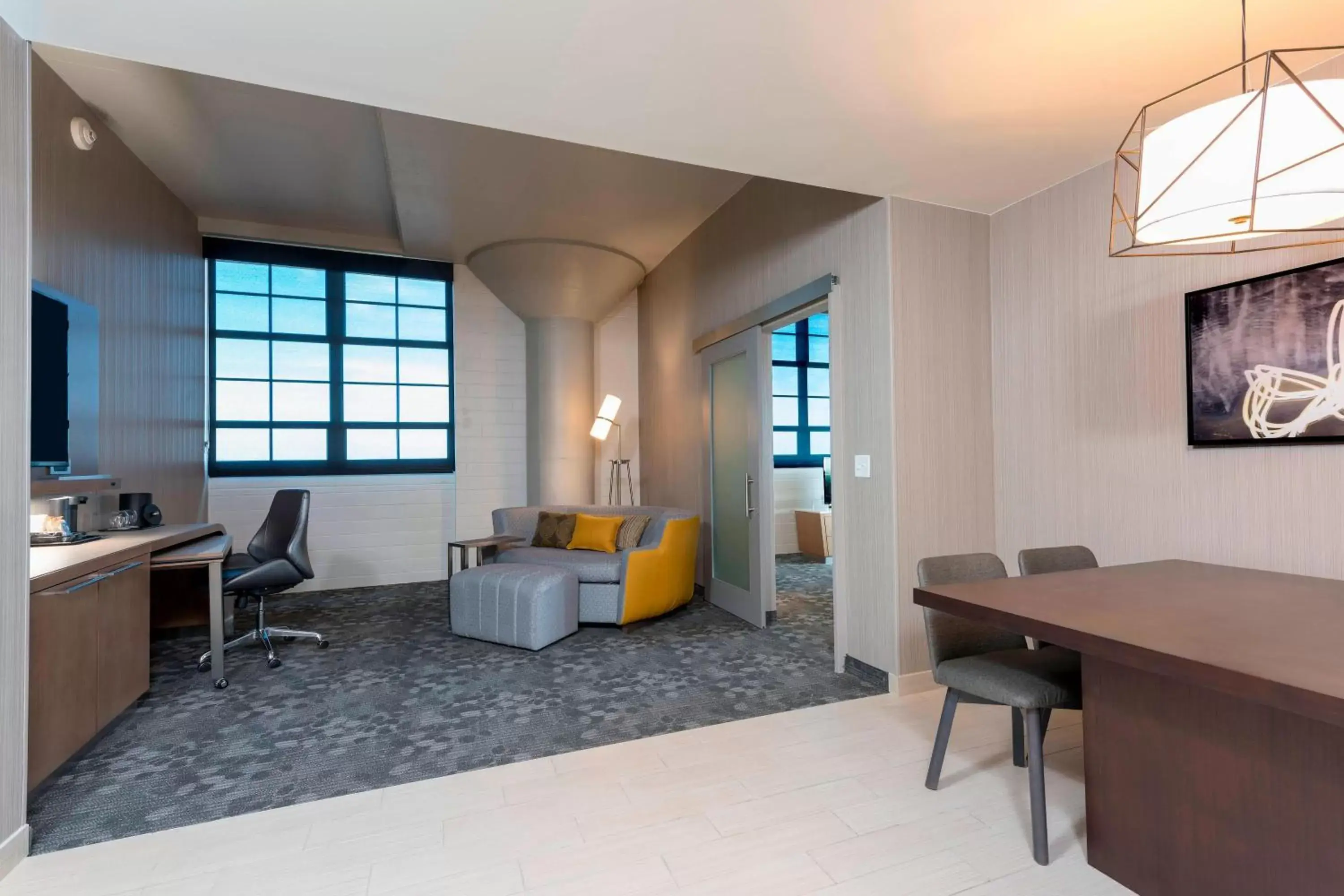 Bedroom, Seating Area in Courtyard by Marriott Waterloo Cedar Falls