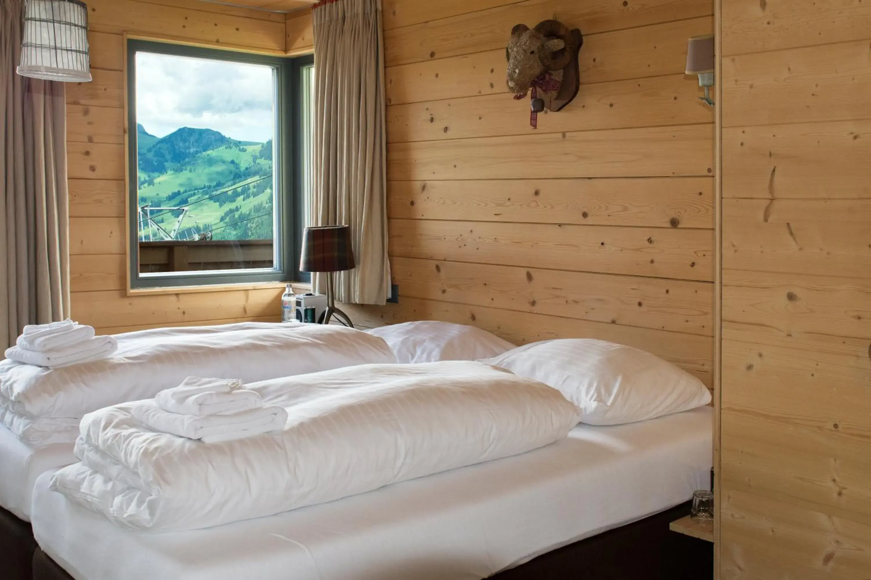 Photo of the whole room, Bed in Rinderberg Swiss Alpine Lodge