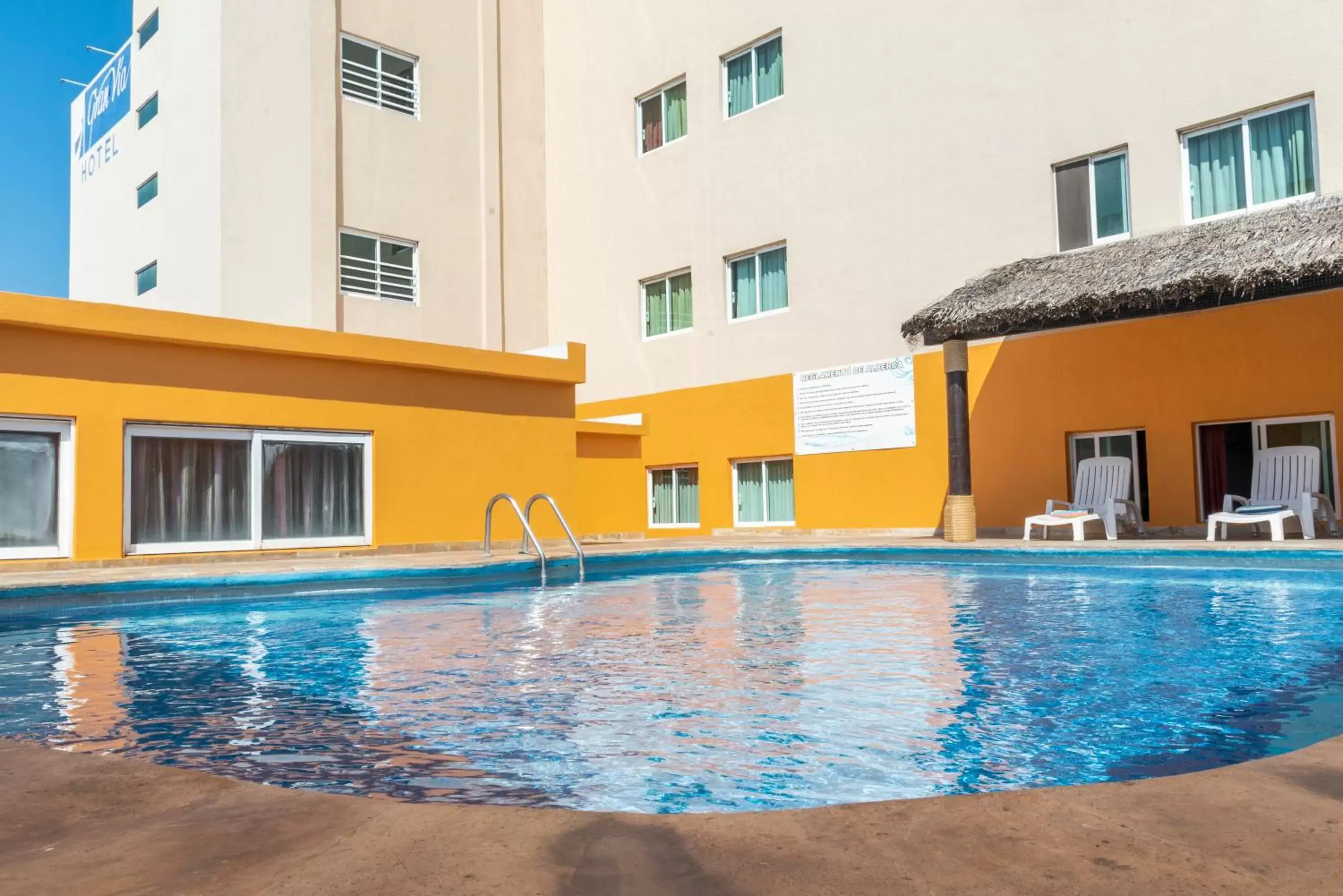 Property building, Swimming Pool in Hotel Gran Via - Centro