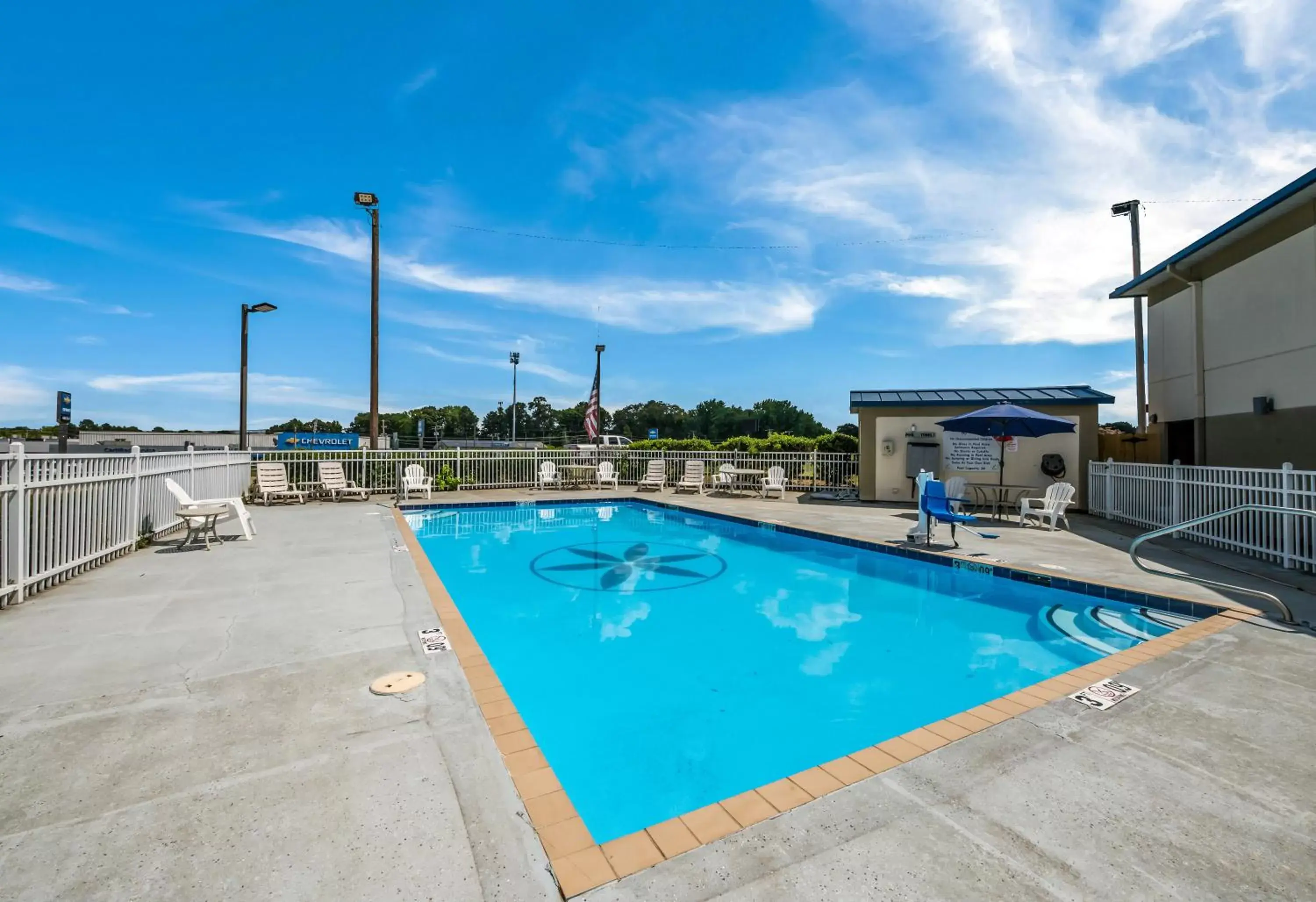 Swimming Pool in Quality Inn Jacksonville near Little Rock Air Force Base
