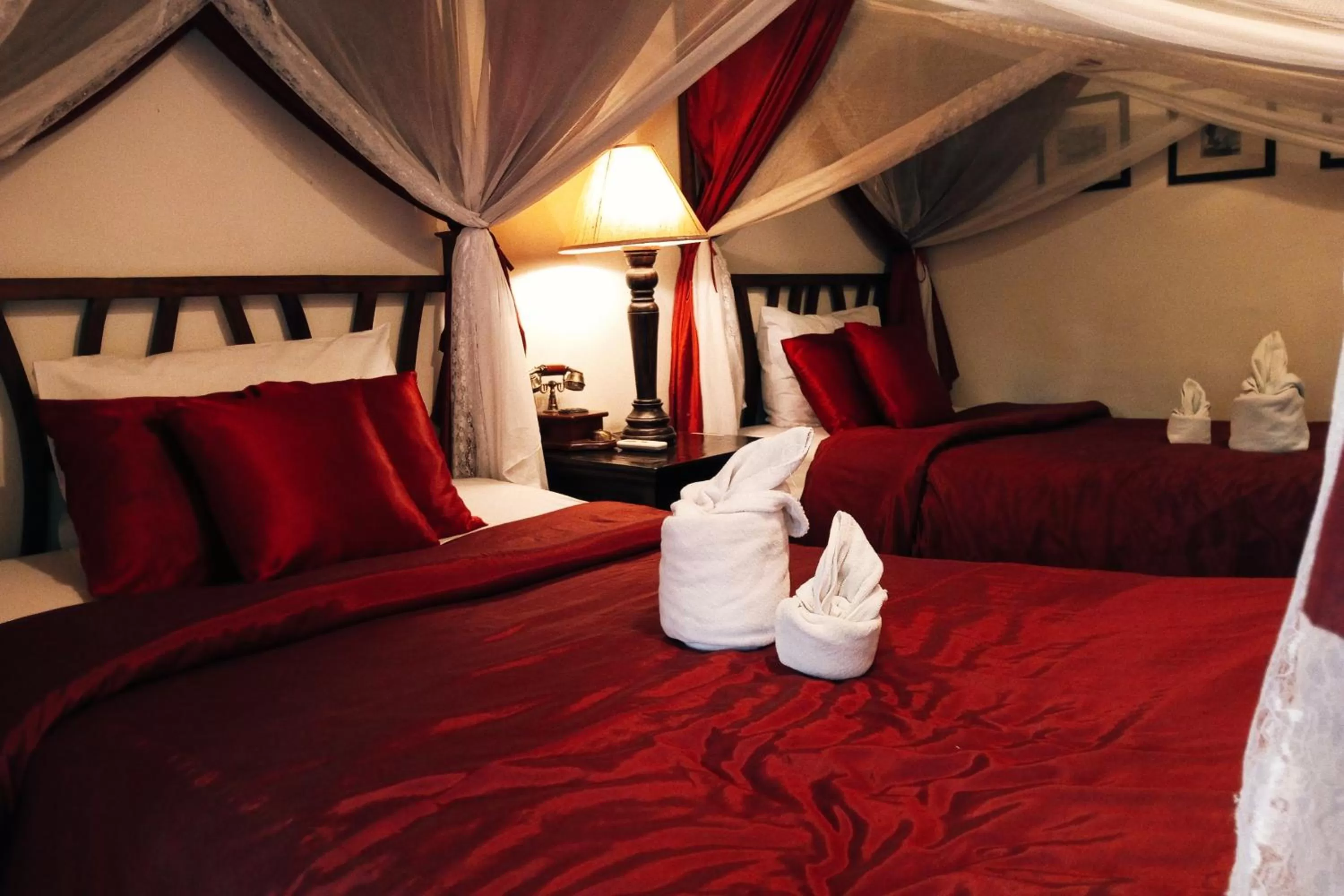 Photo of the whole room, Bed in Tri Yaan Na Ros Colonial House