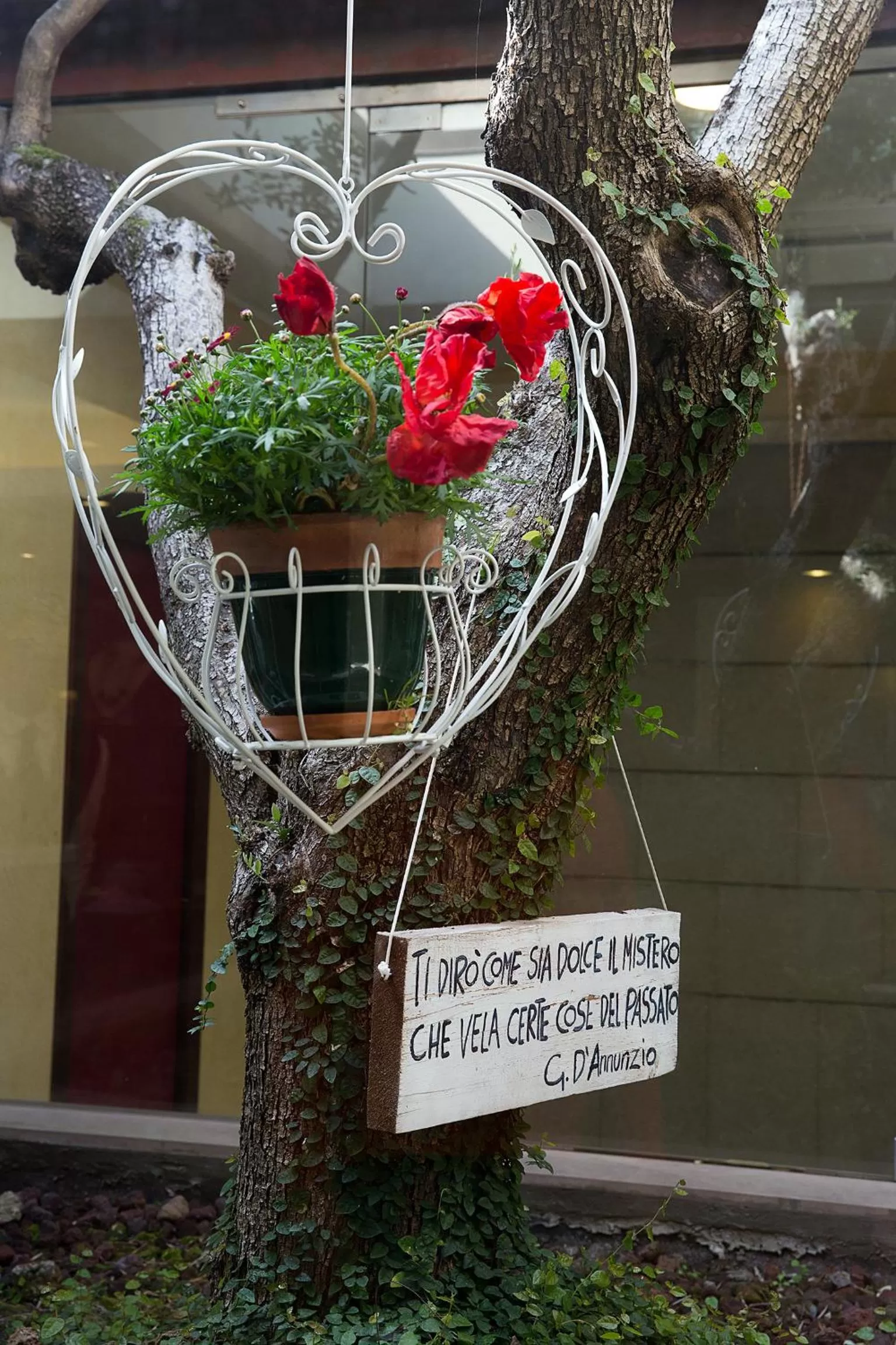 Decorative detail in Grand Hotel Paestum