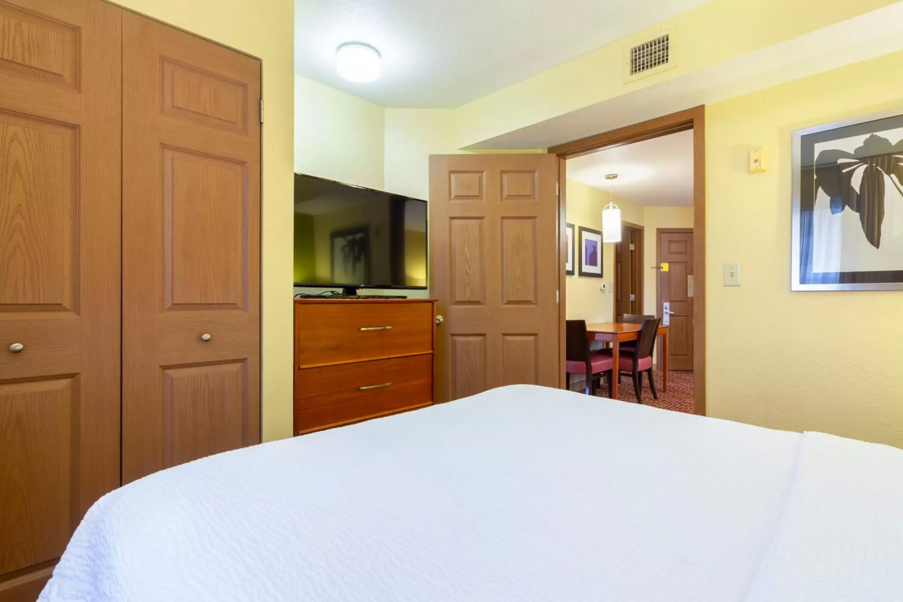 Bed in Extended Stay America Suites - Virginia Beach