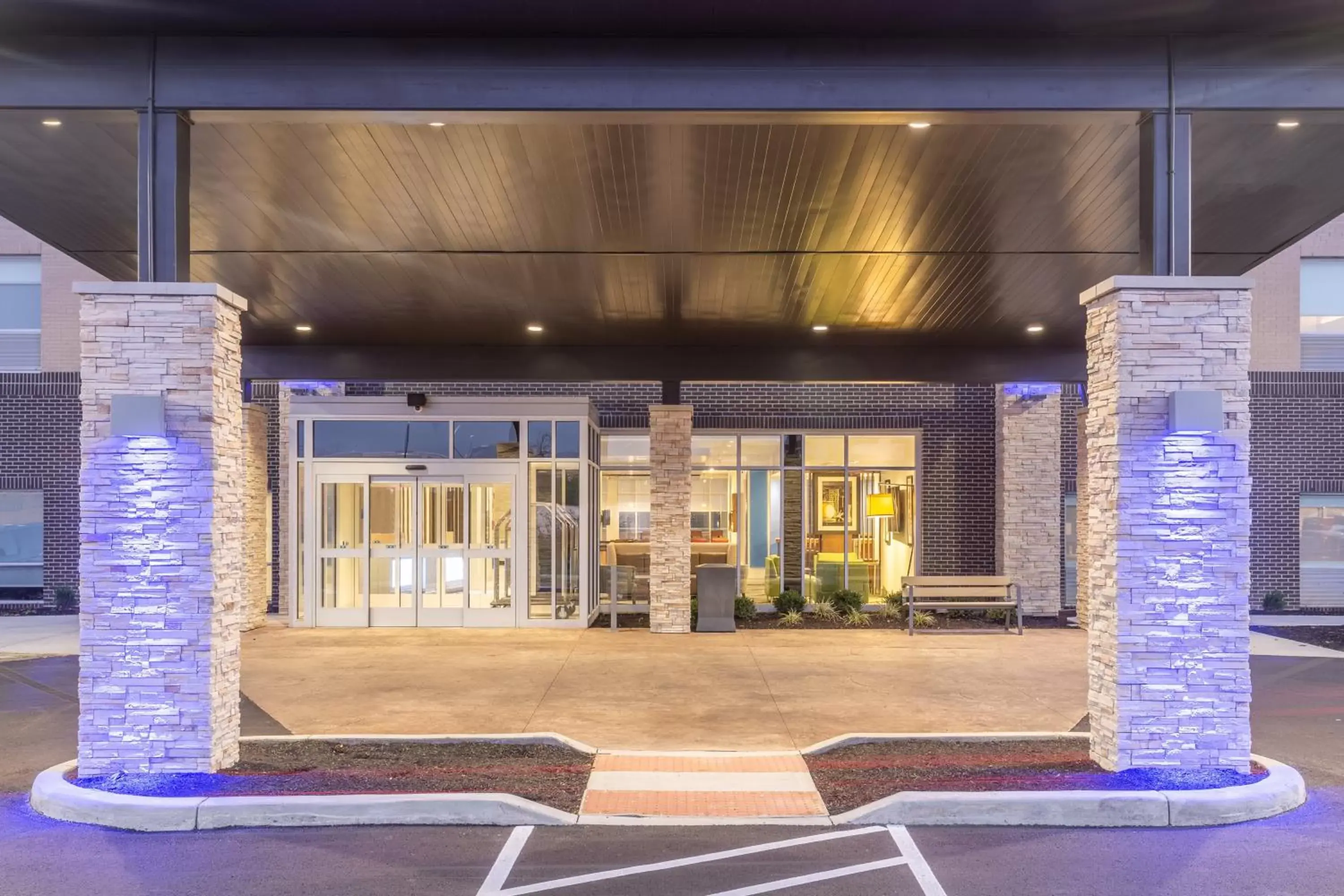 Property building in Holiday Inn Express & Suites - Florence - Cincinnati Airport, an IHG Hotel