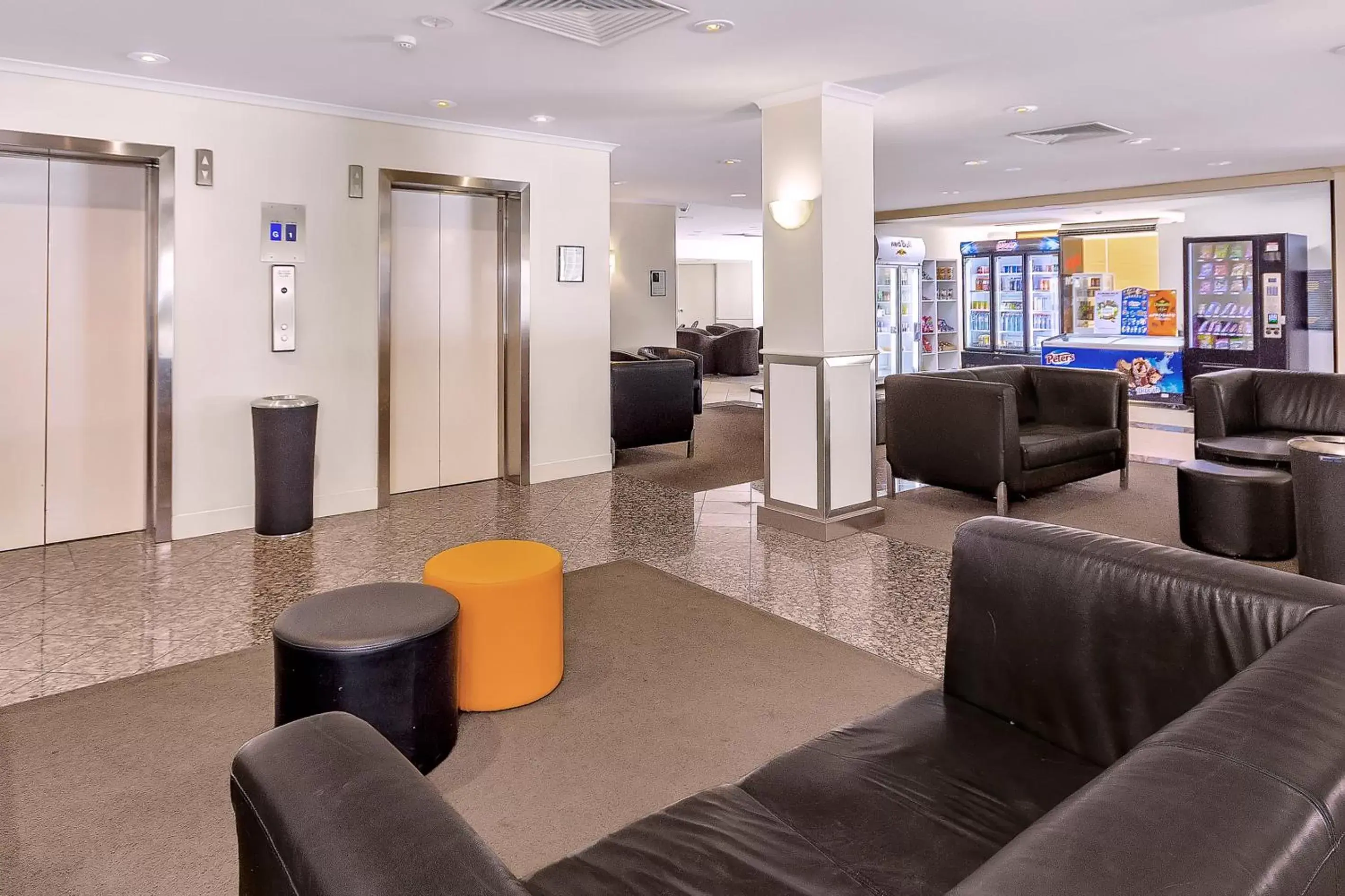 Lobby or reception, Lounge/Bar in Comfort Inn & Suites Goodearth Perth