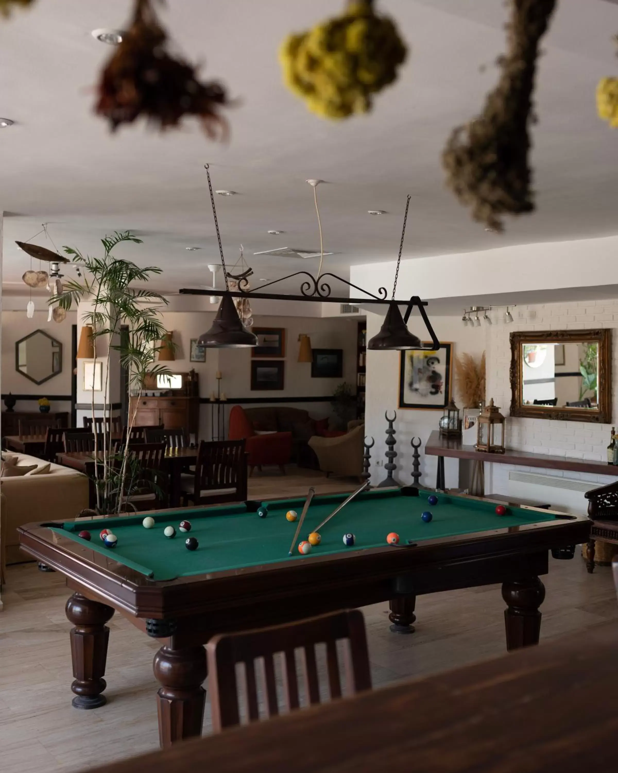 Restaurant/places to eat, Billiards in 4reasons hotel + bistro | 12+