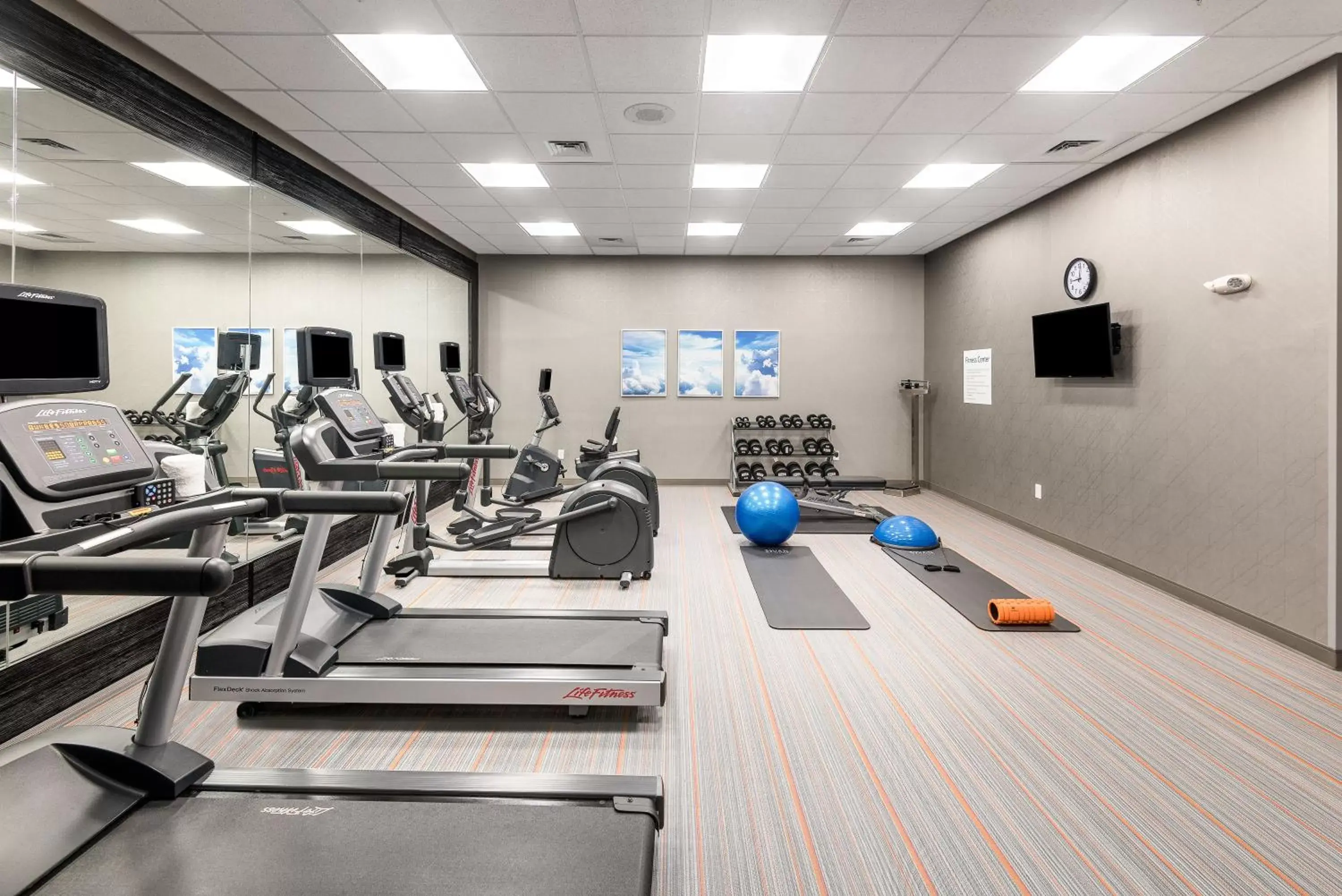 Spa and wellness centre/facilities, Fitness Center/Facilities in Holiday Inn Express & Suites - Charlotte Airport, an IHG Hotel