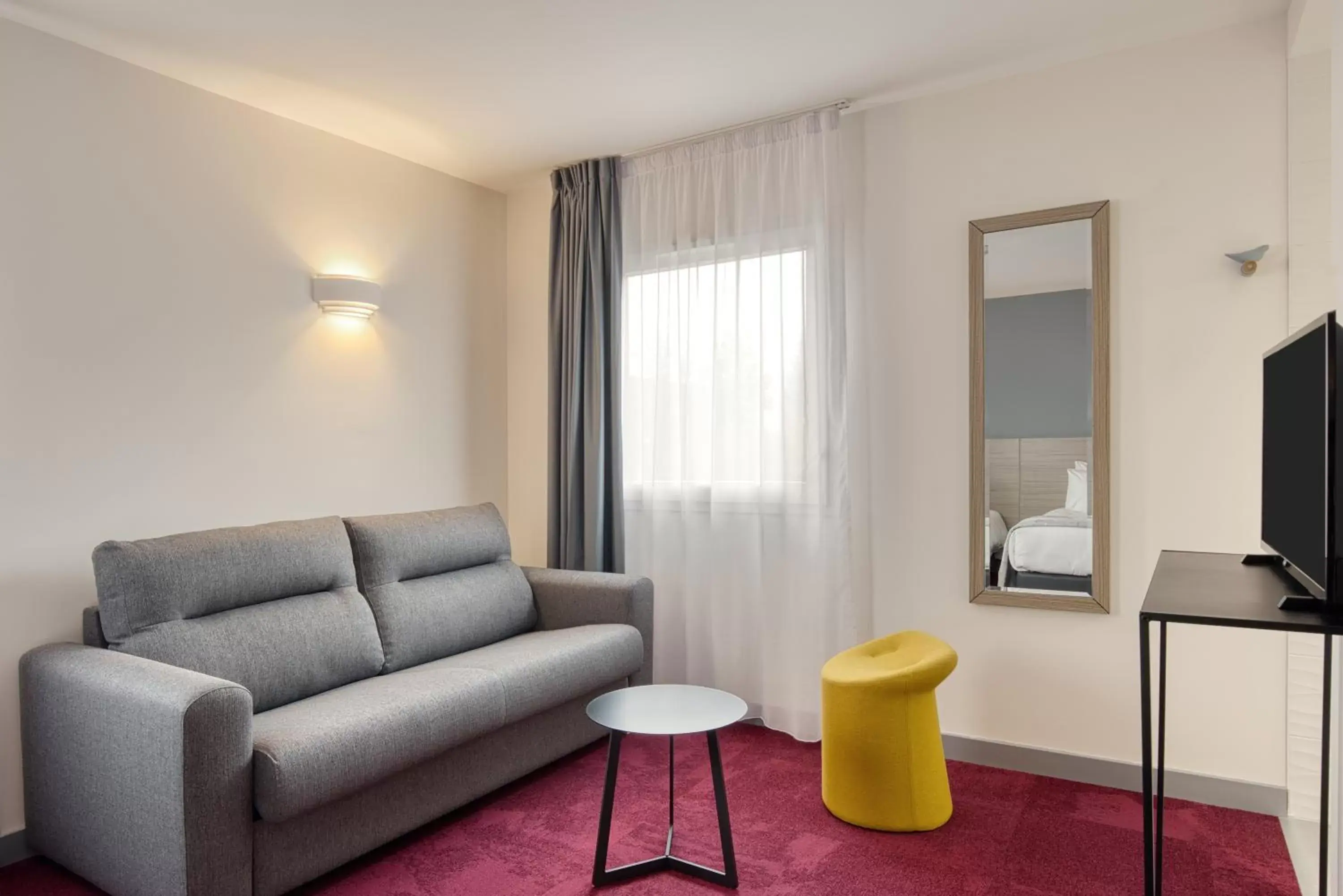 Living room, Seating Area in Sure Hotel by Best Western Les Portes de Montauban