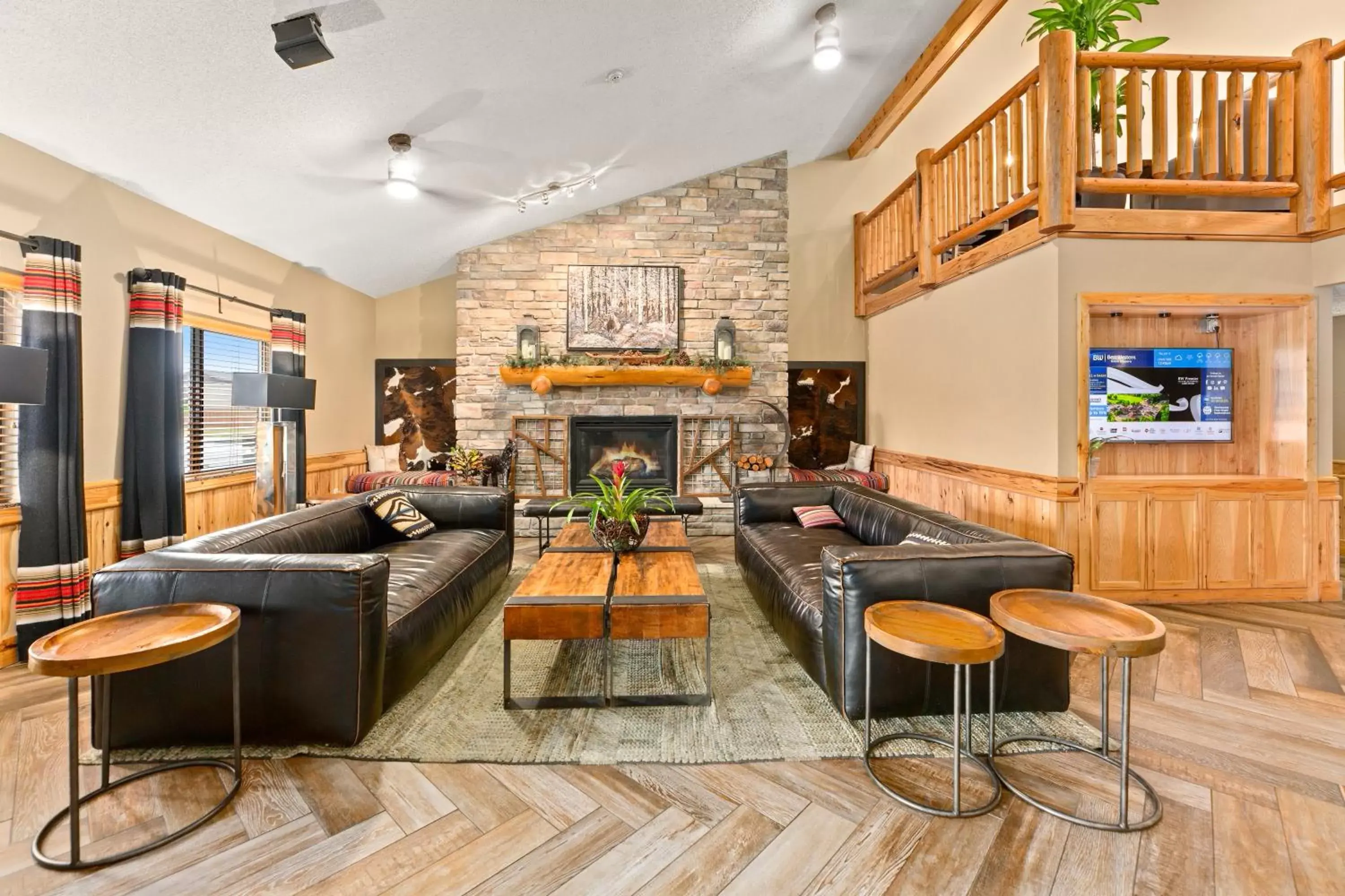 Living room, Lounge/Bar in Best Western Plus McCall Lodge and Suites