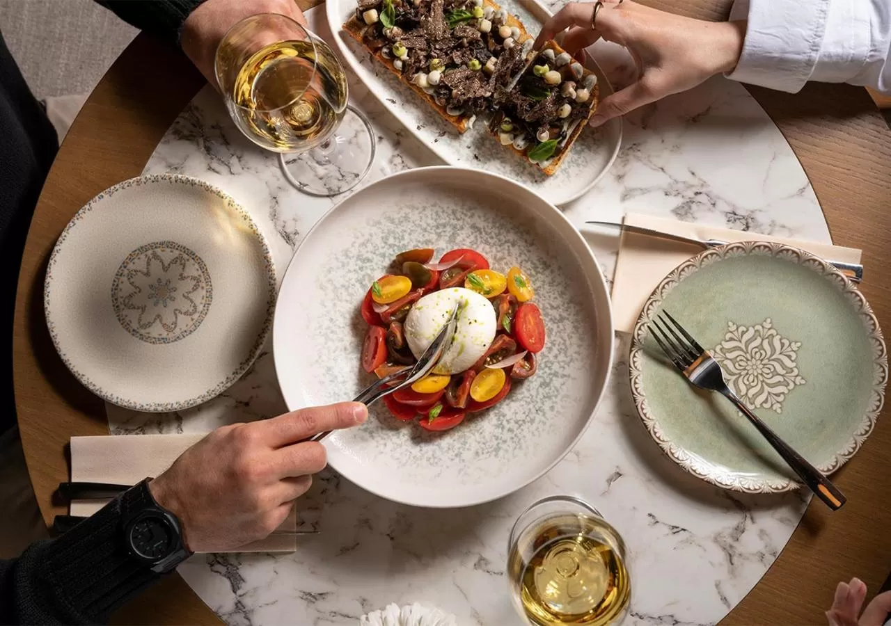 Restaurant/places to eat in Belle Epoque Suites