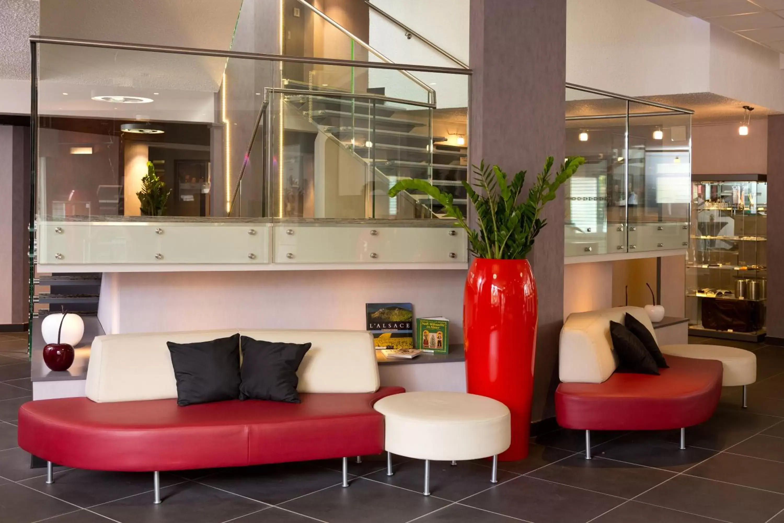 Lobby or reception, Seating Area in Mercure Strasbourg Aéroport