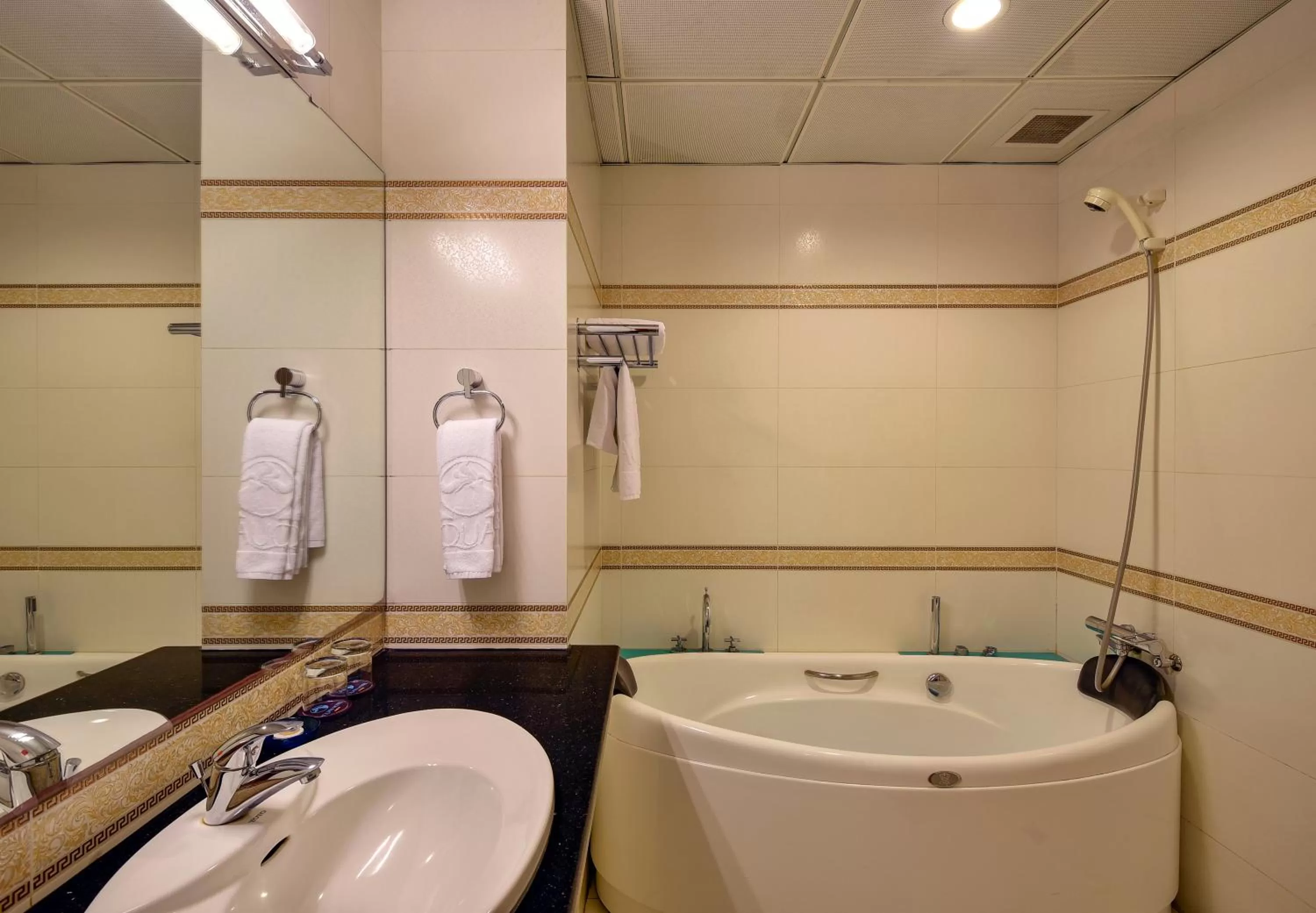 Bathroom in Aquari Hotel