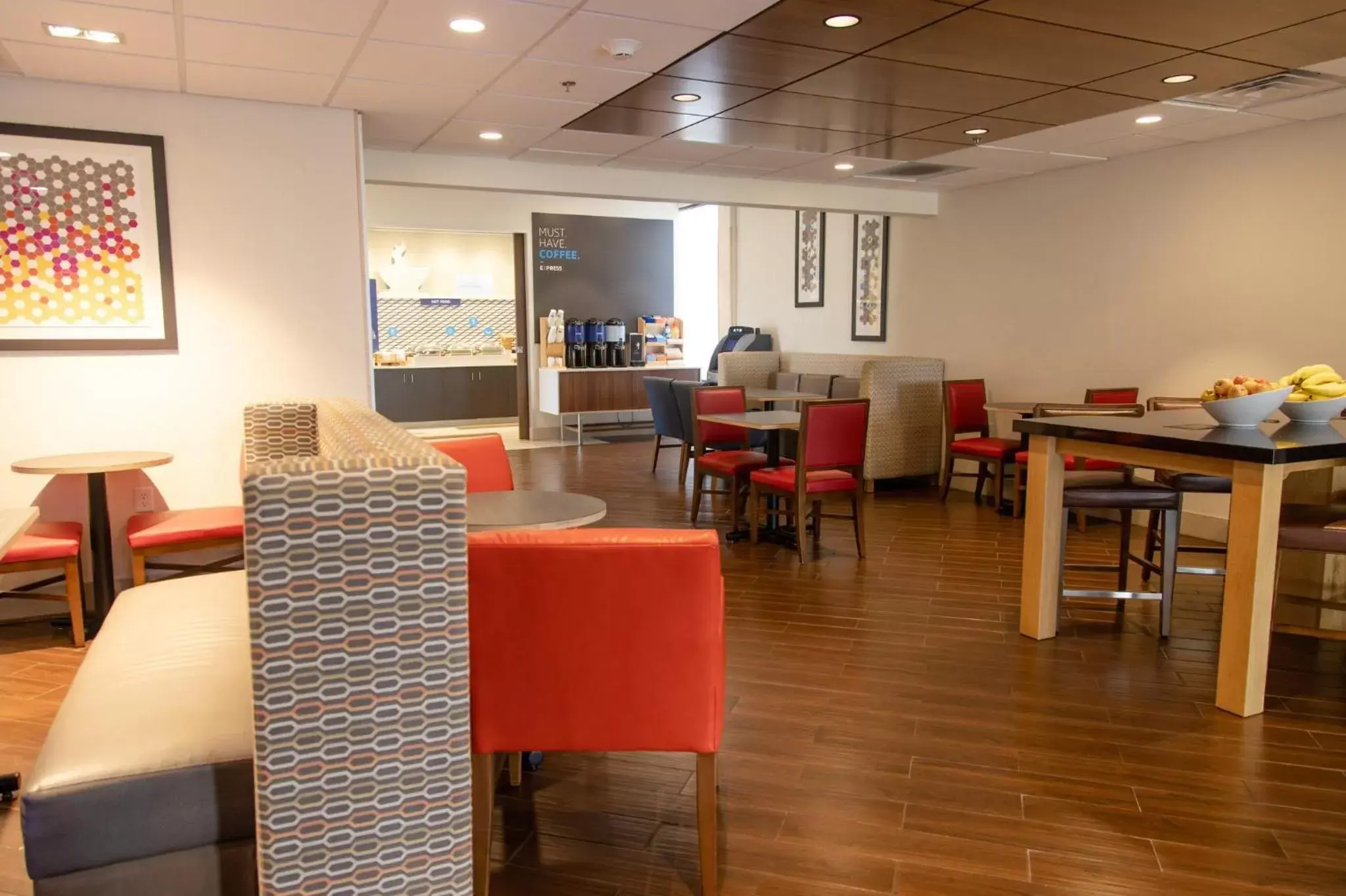 Breakfast in Holiday Inn Express Marshfield - Springfield Area by IHG Breakfast in Holiday Inn Express Marshfield - Springfield Area by IHG