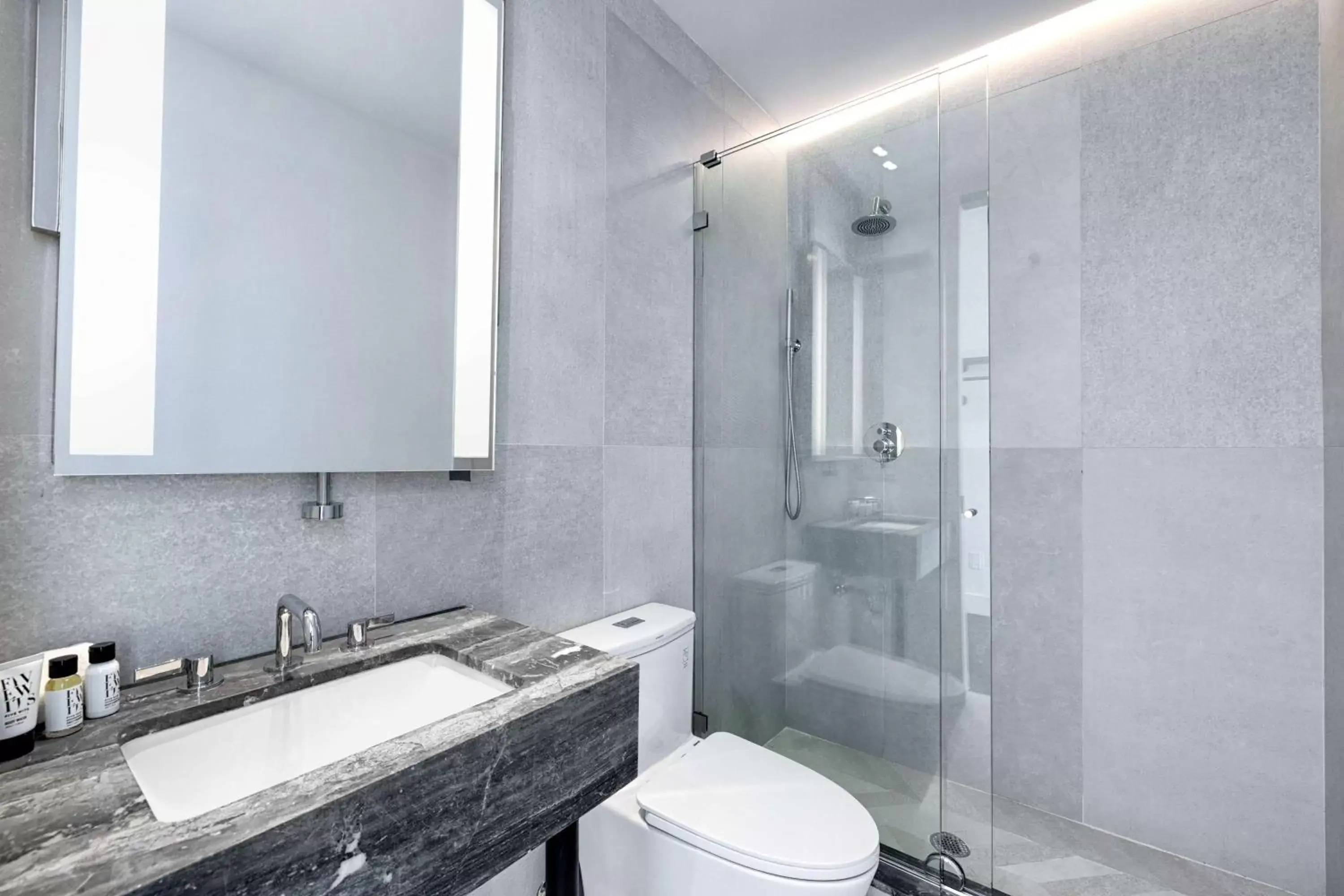 Deluxe Queen Room with City View, Non-Smoking in Nova Hotel Brooklyn Deluxe Queen Room with City View, Non-Smoking in Nova Hotel Brooklyn