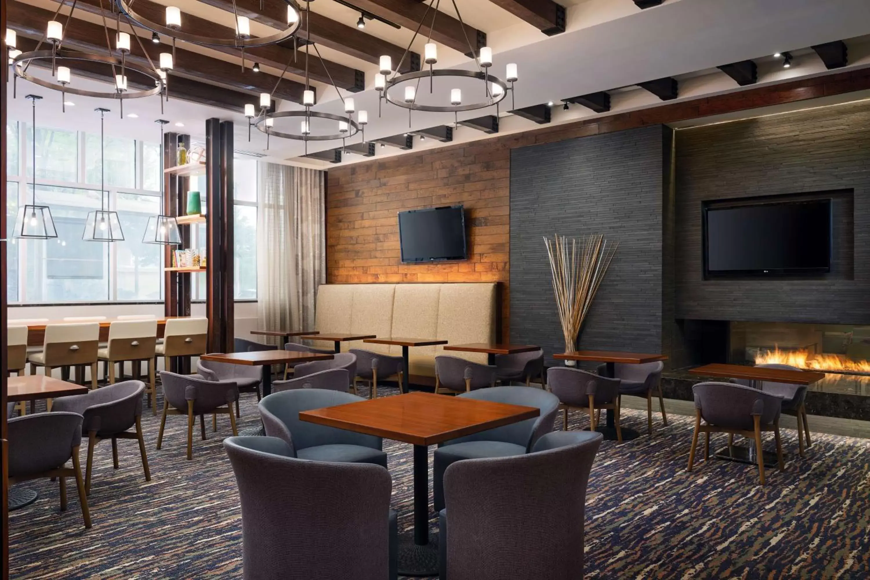Lobby or reception, Lounge/Bar in Hampton Inn & Suites Atlanta-Midtown, Ga