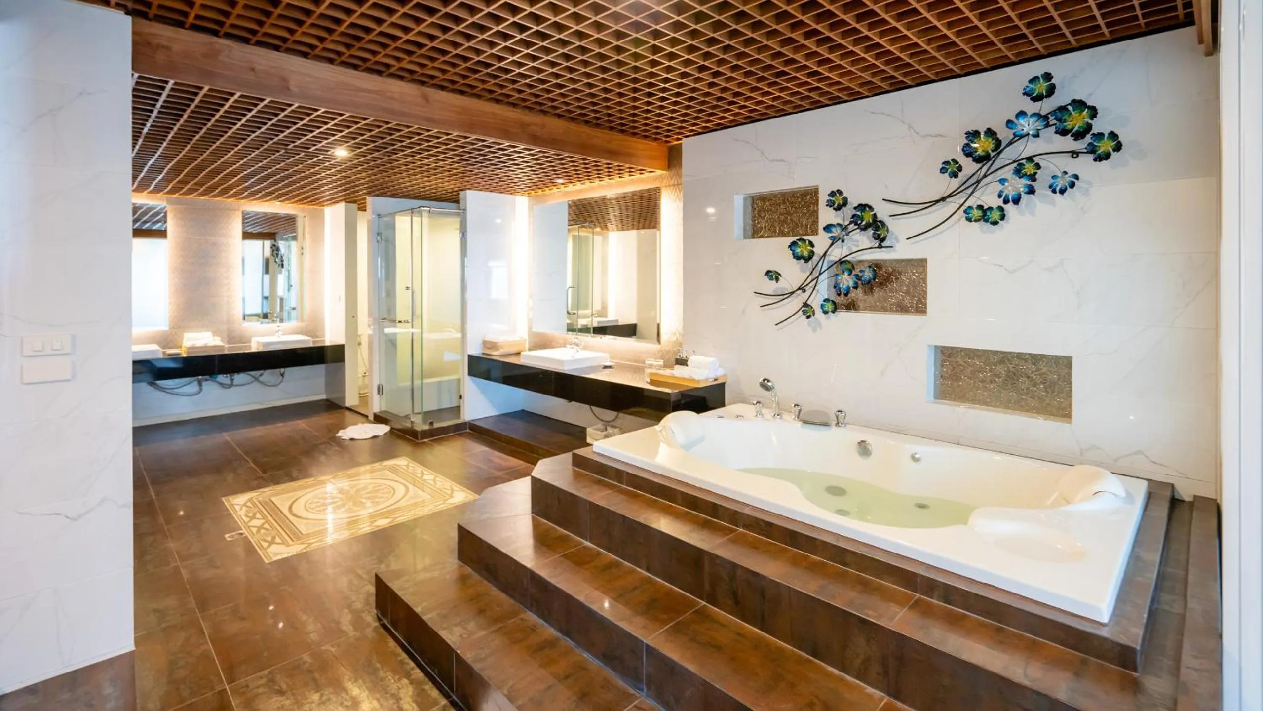 Bathroom, Bed in Khum Phucome Hotel -SHA Extra Plus