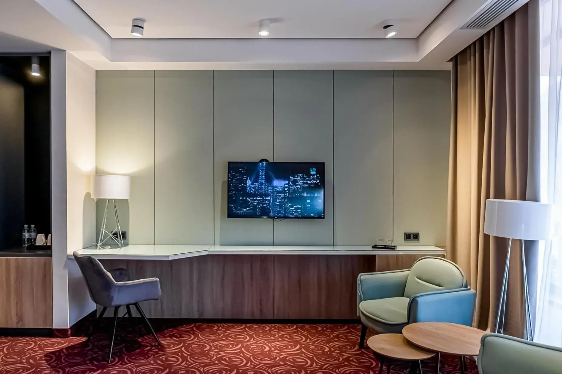 Seating area, TV/Entertainment Center in Best Western Plus Paradise Hotel Dilijan