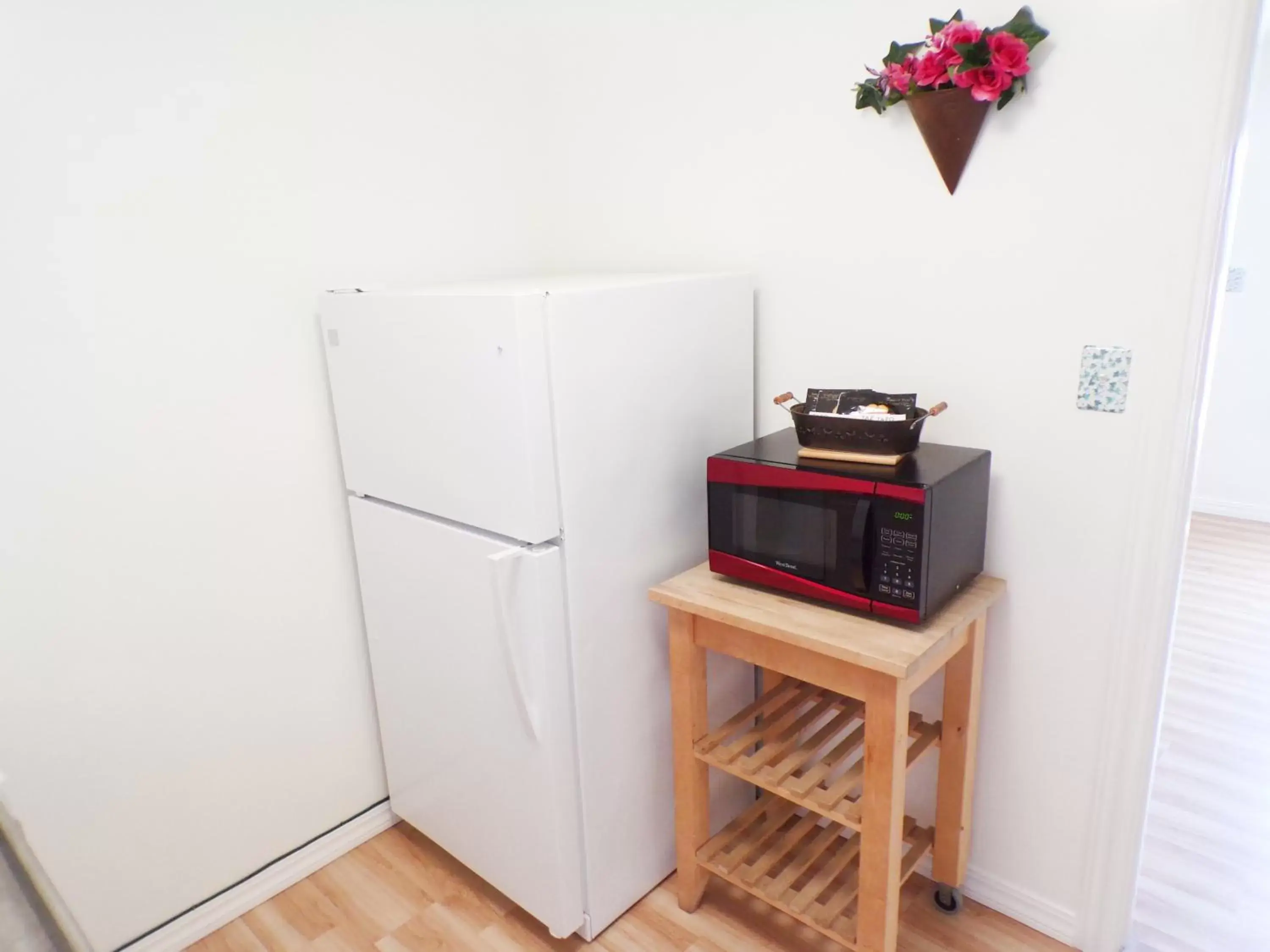 Kitchen/Kitchenette in Shoreline Cottages