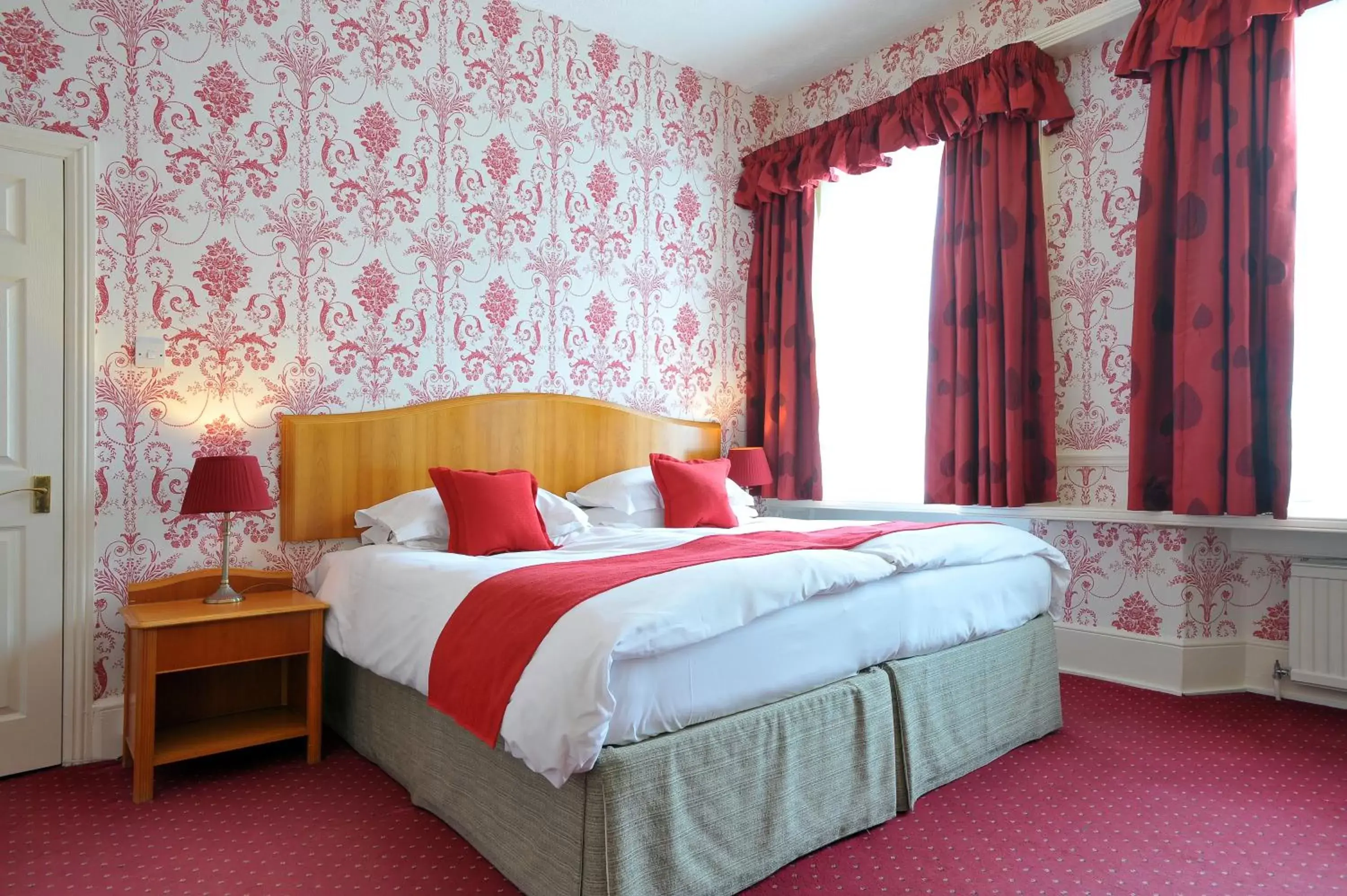 Double or Twin Room with Bath in Royal Hotel