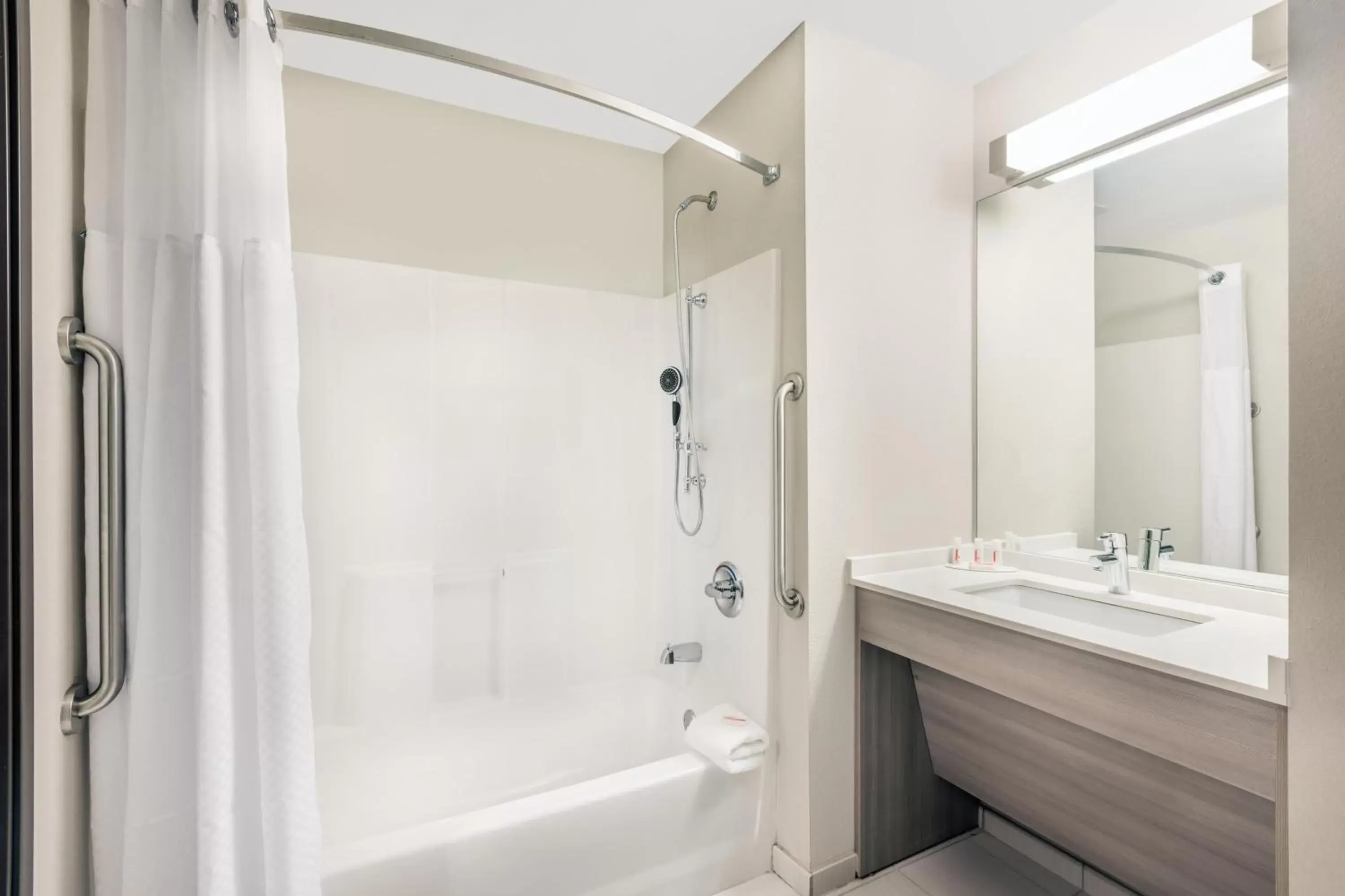 Shower, Bathroom in Microtel Inn & Suites by Wyndham Perry