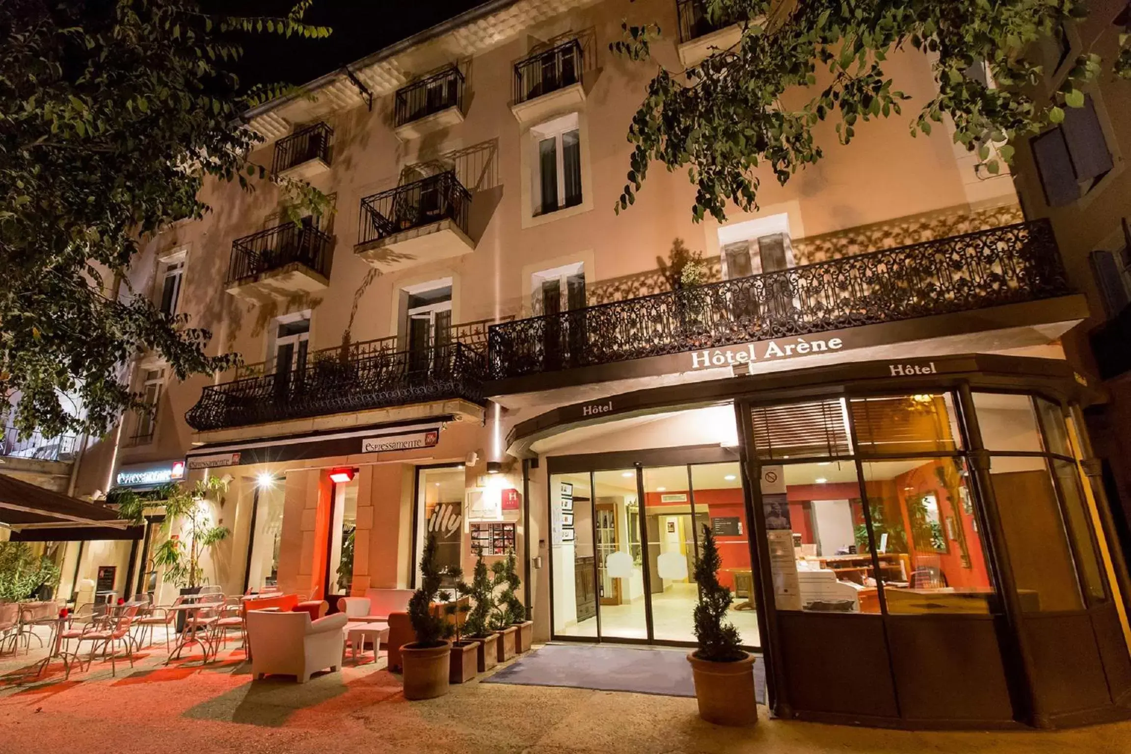 Facade/entrance, Property Building in Grand Hotel d'Orange, BW Signature Collection