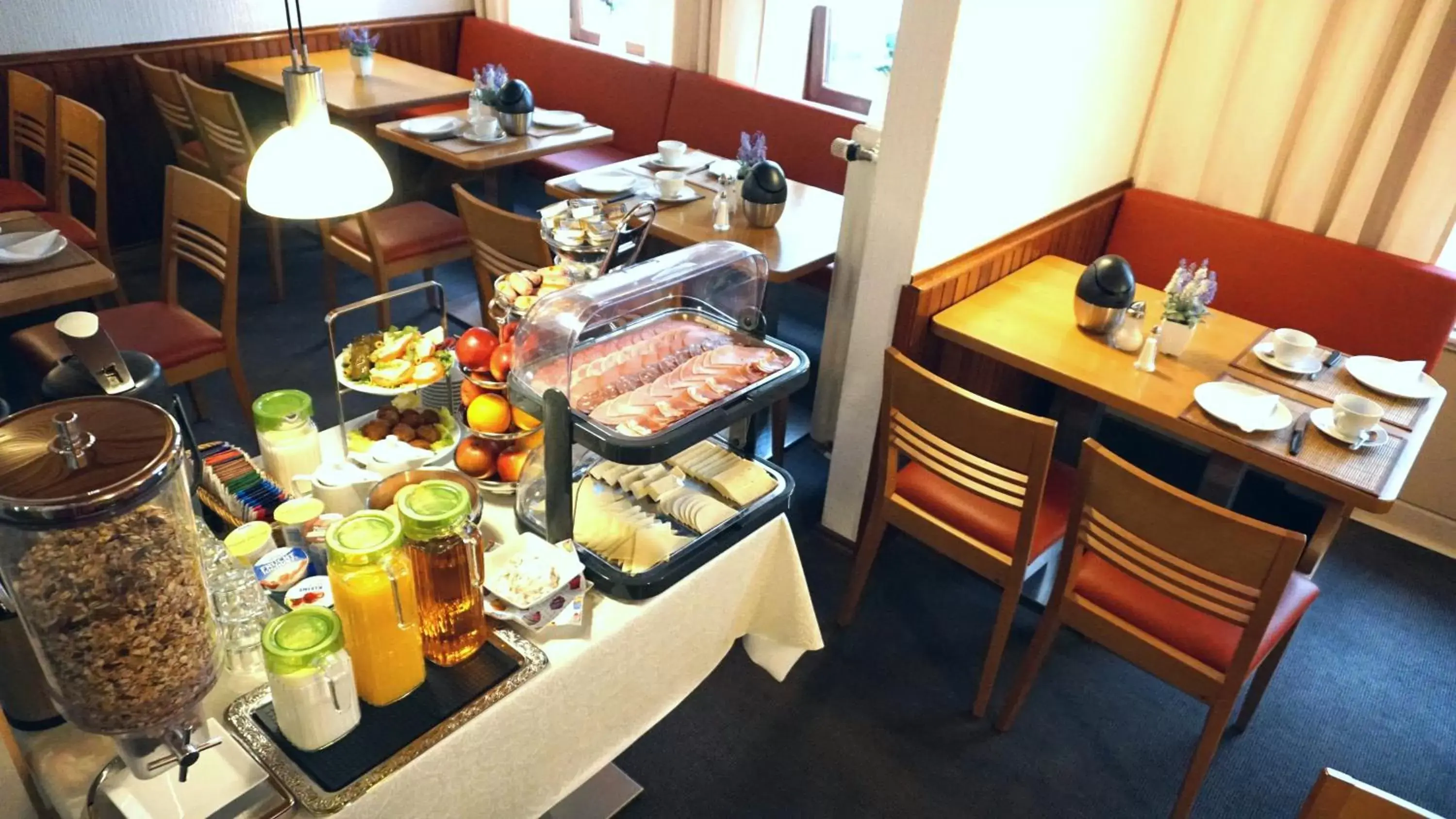 Food, Restaurant/Places to Eat in Hotel Kieler Hof am Hauptbahnhof - Hamburg Central Station