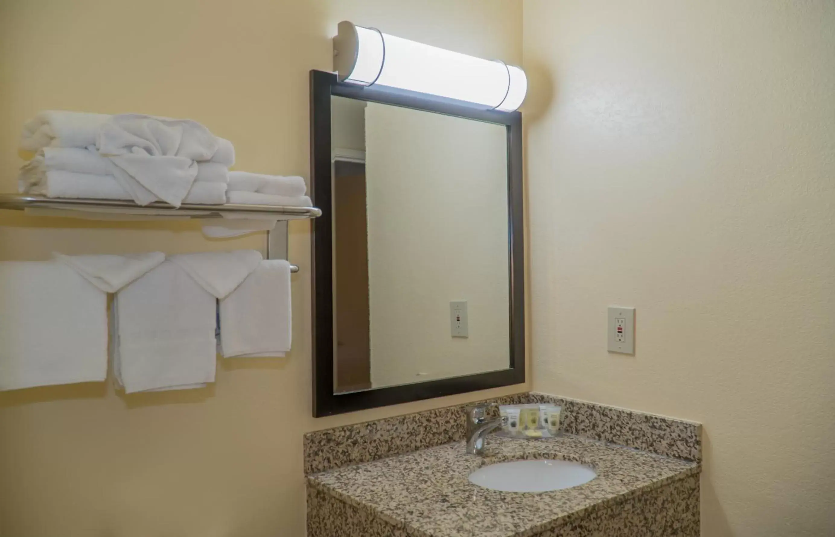 Bathroom in Silver Surf Motel