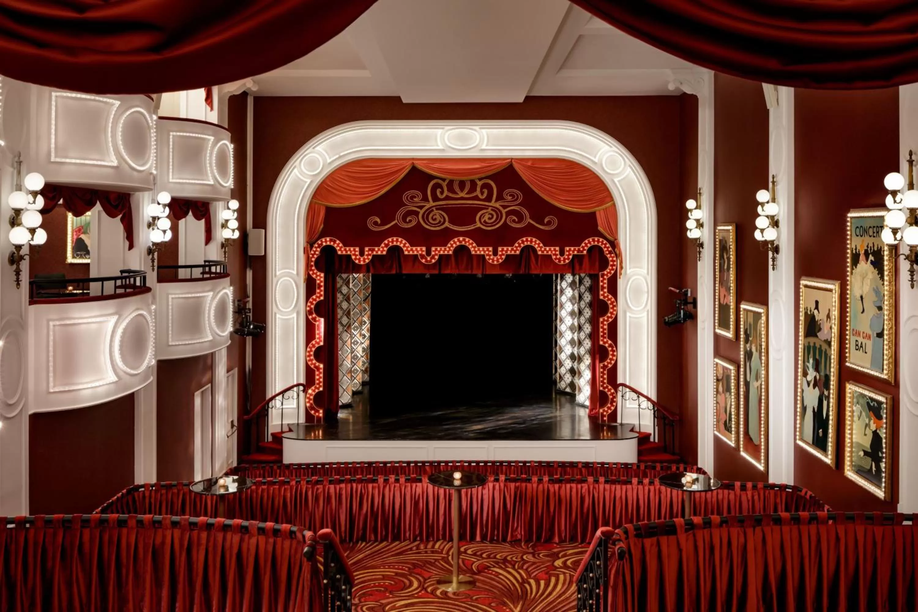 Entertainment in Montreal Marriott Chateau Champlain