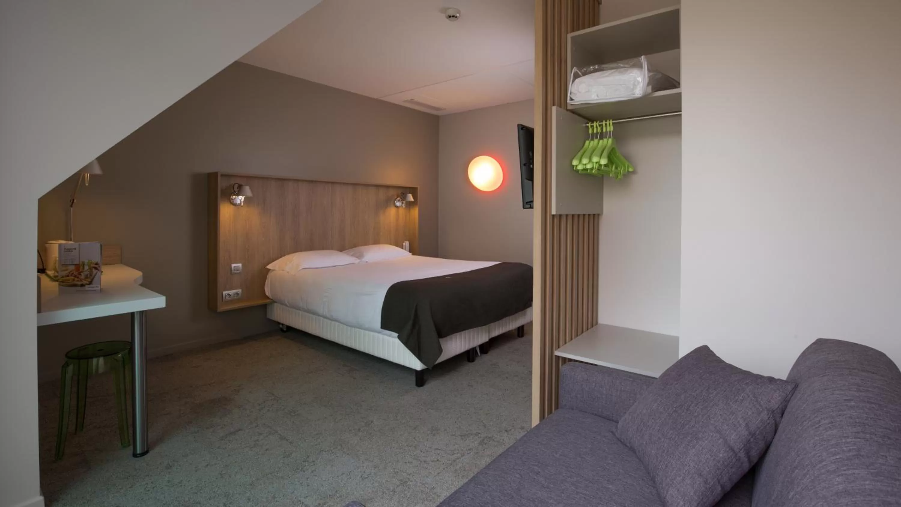 Photo of the whole room, Bed in Campanile Rennes Centre - Gare