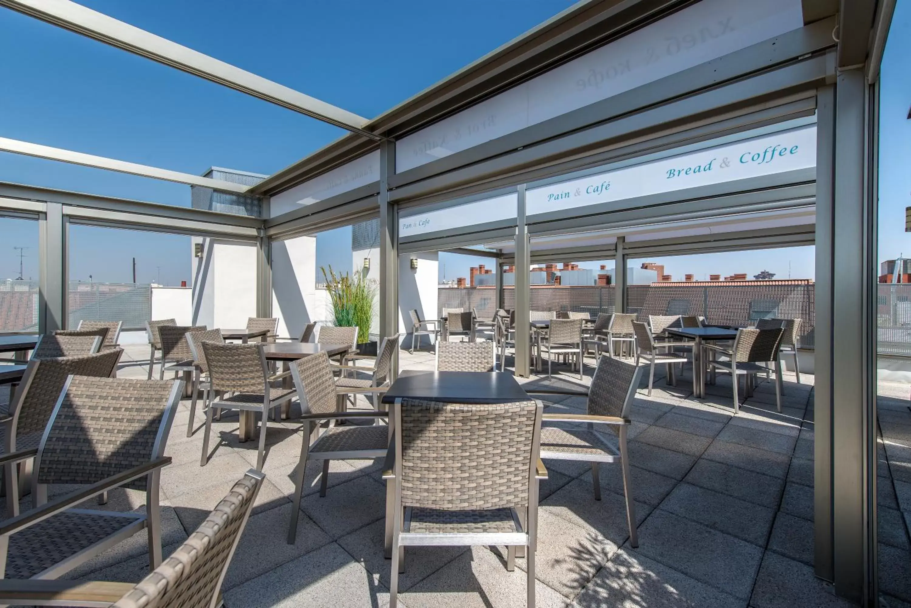 Balcony/Terrace, Restaurant/Places to Eat in NeoMagna Madrid