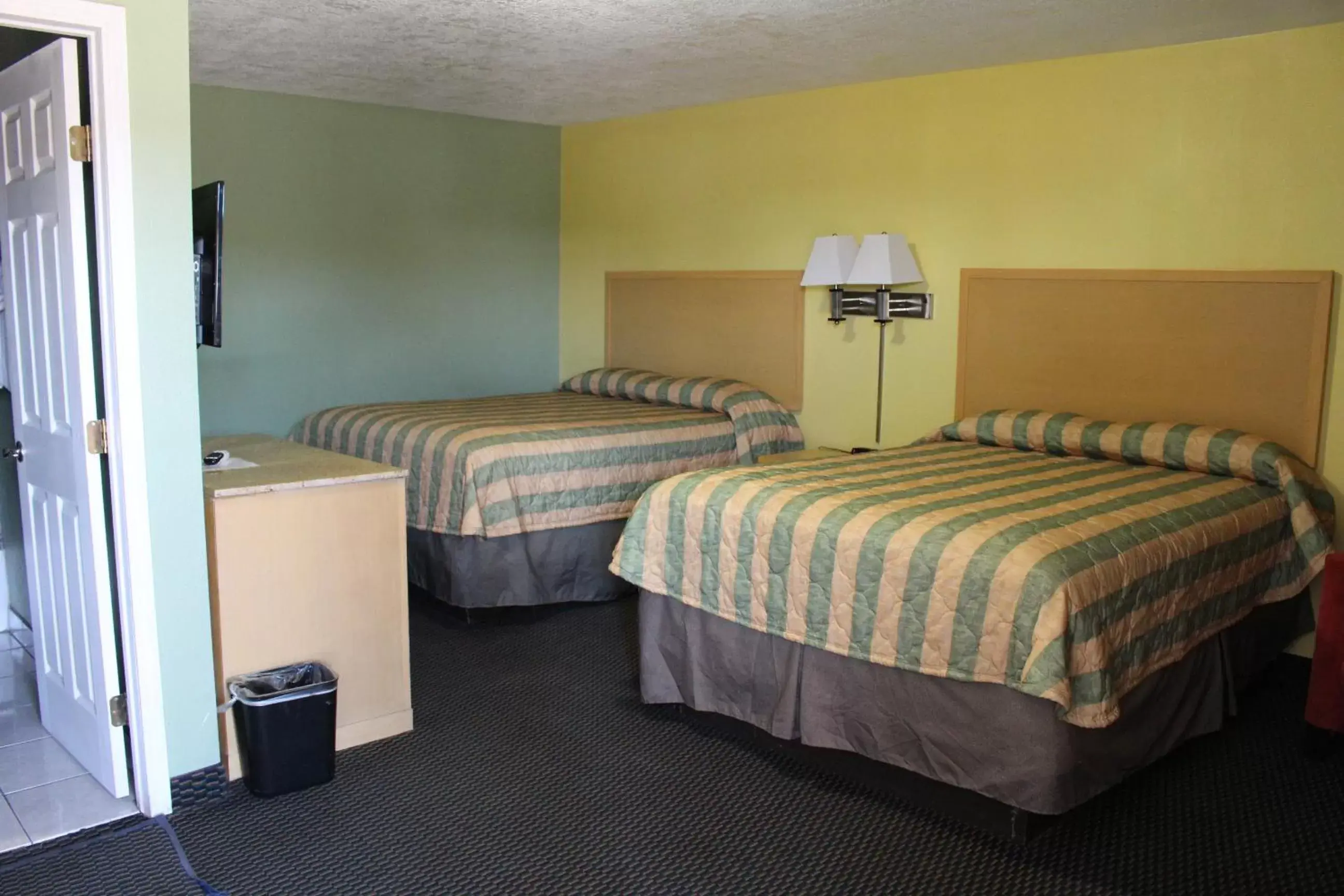 Bed in Deluxe Inn Fort Stockton