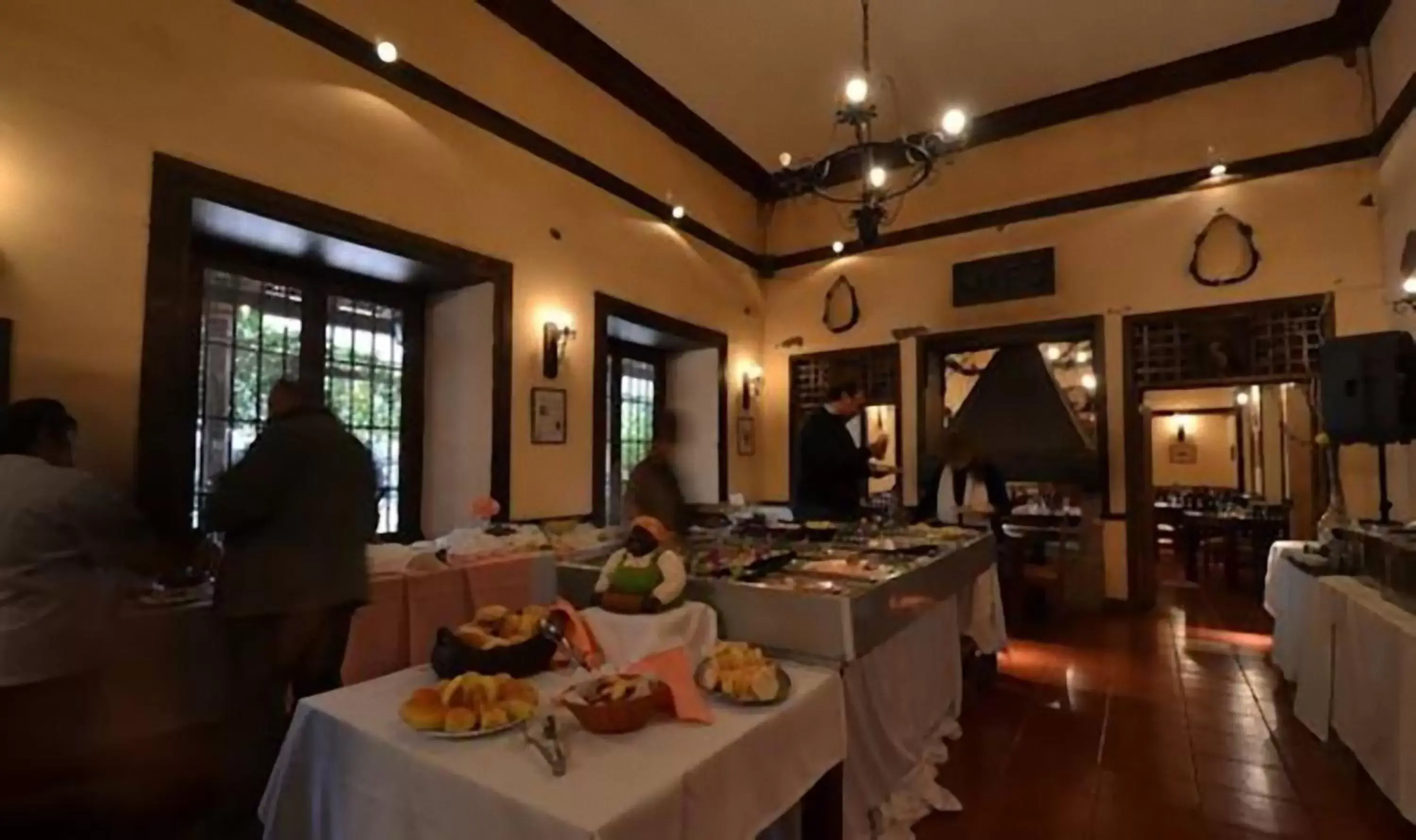 Food, Restaurant/Places to Eat in Howard Johnson Hotel Rinconada de Los Andes