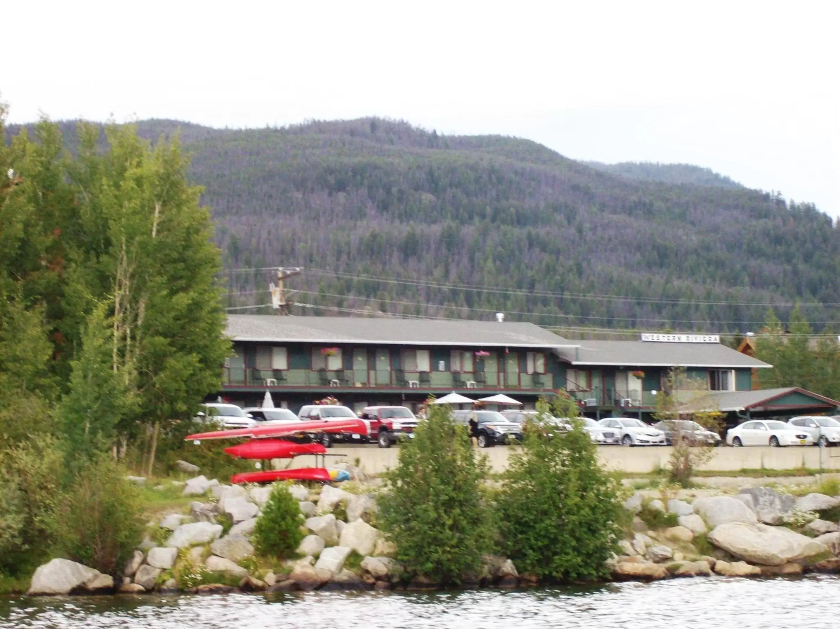 Property building in Western Riviera Lakeside Lodging