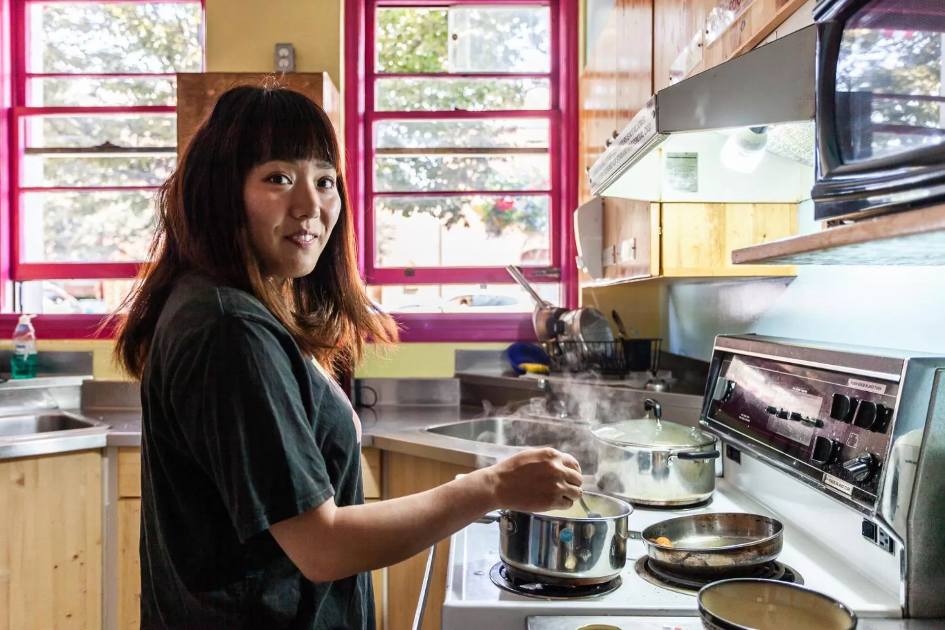 People in Ocean Island Inn | Backpackers | Suites