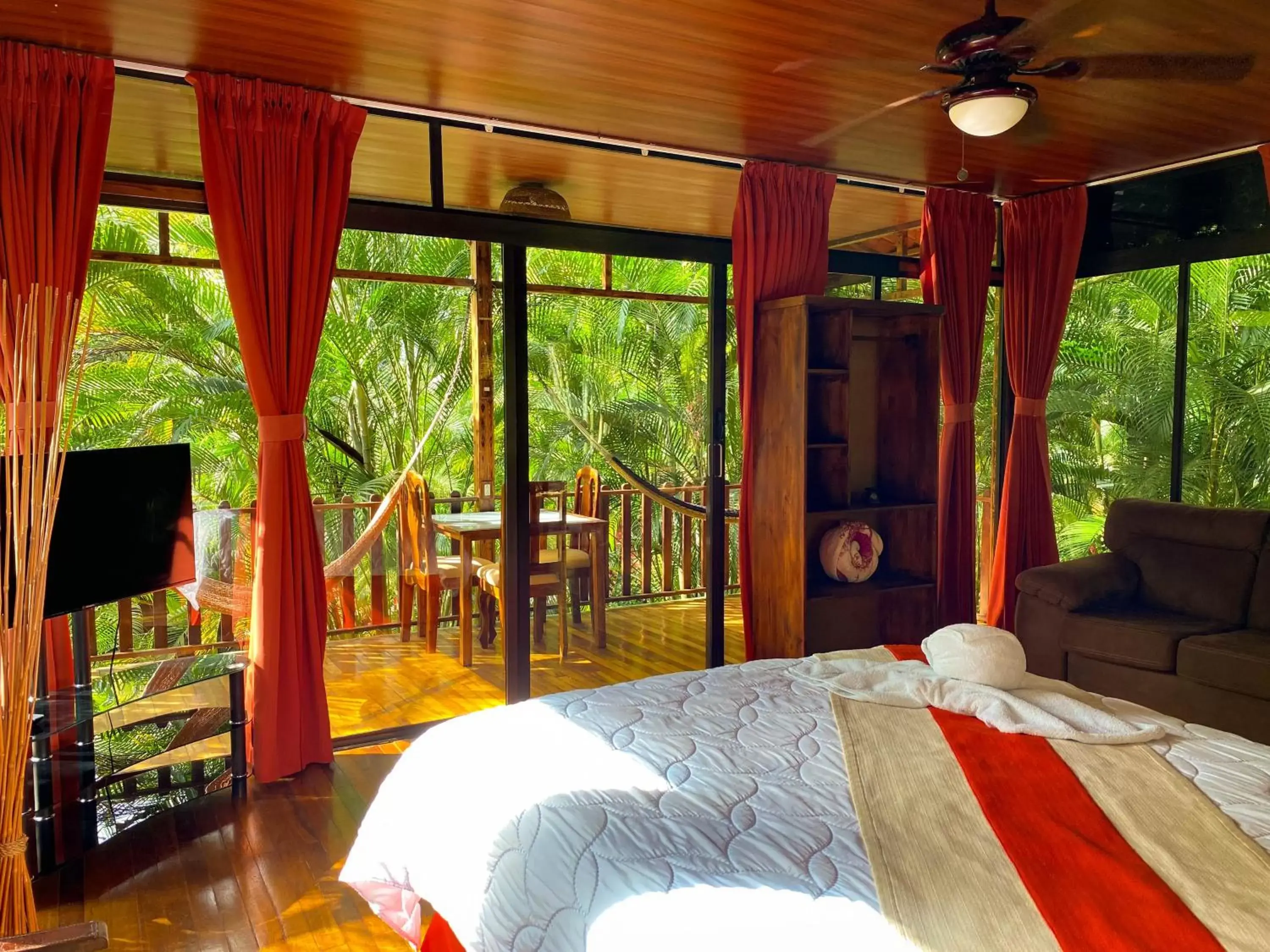 Glass Bungalow | 1 Queen Bed & Sofa Bed in Hotel Heliconias Nature Inn & Hot Springs