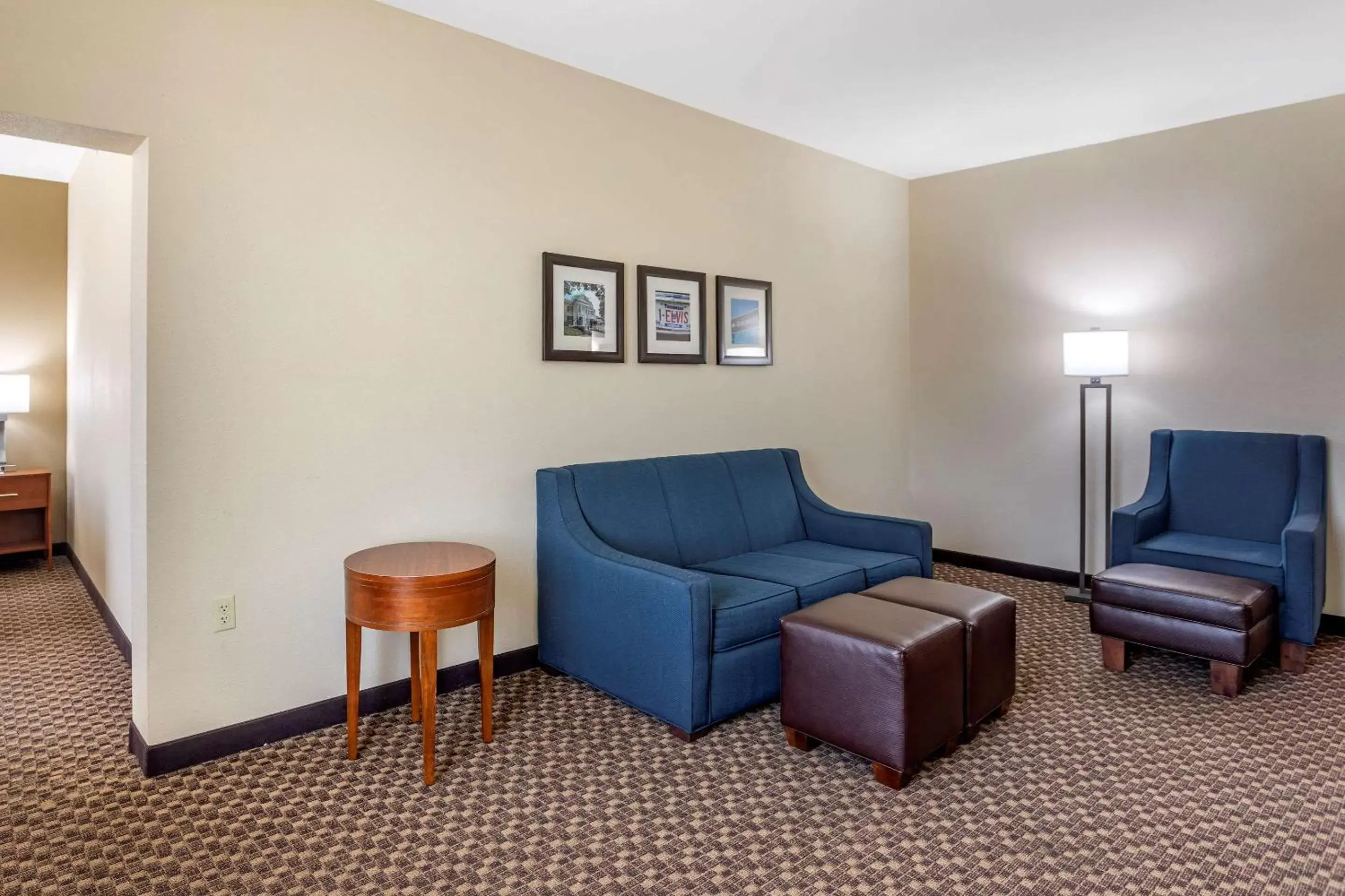 Photo of the whole room, Seating Area in Comfort Inn & Suites Atoka-Millington